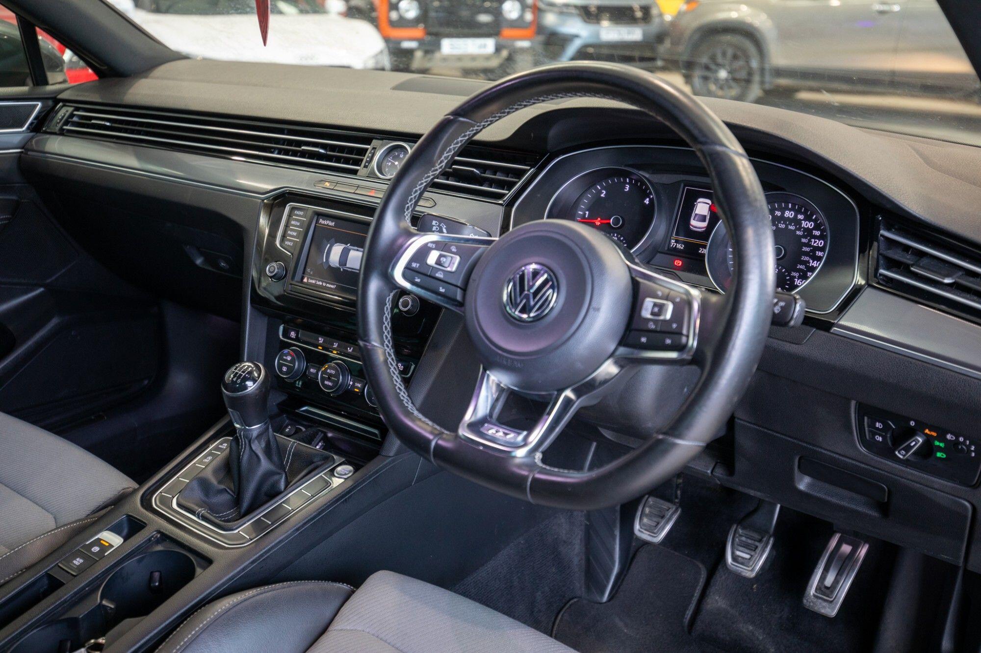 Volkswagen Passat view 2