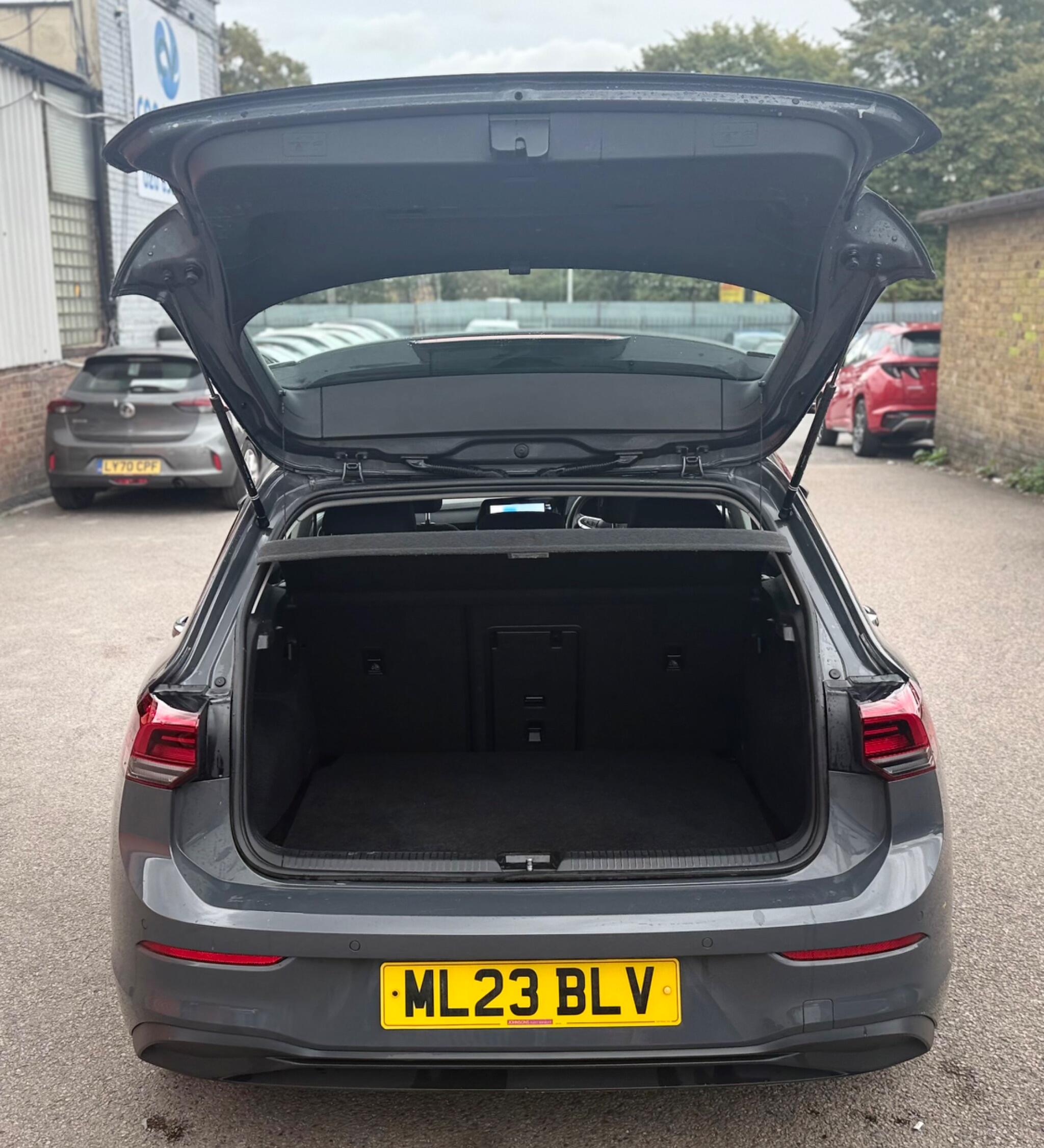 Volkswagen Golf view 23