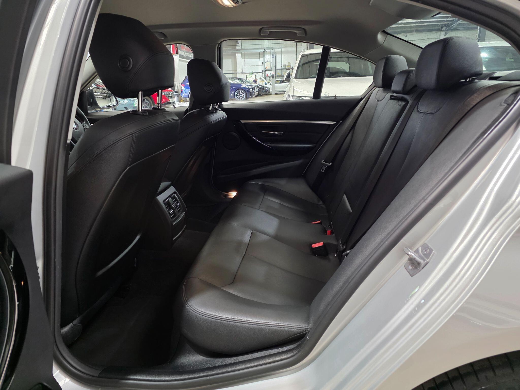 BMW 3 Series view 23