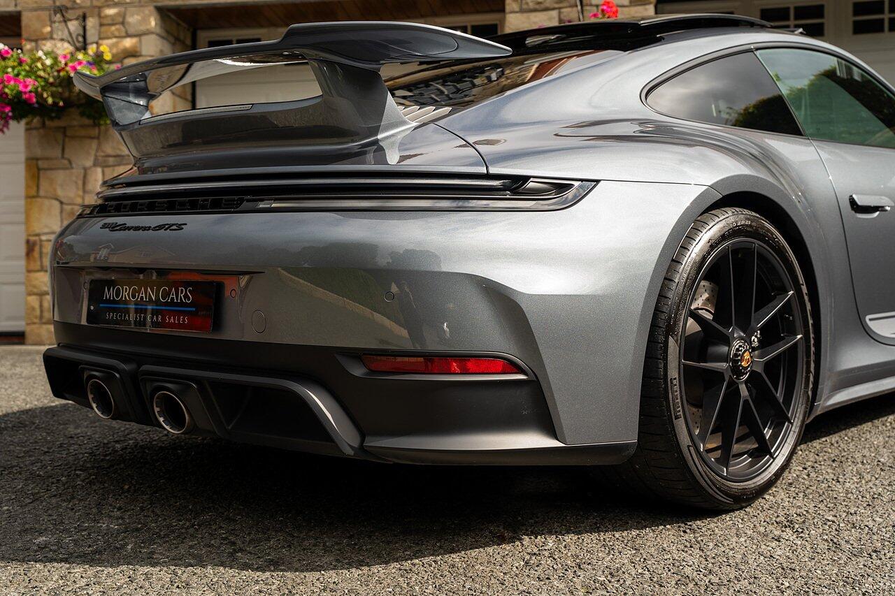Porsche 911 view 21