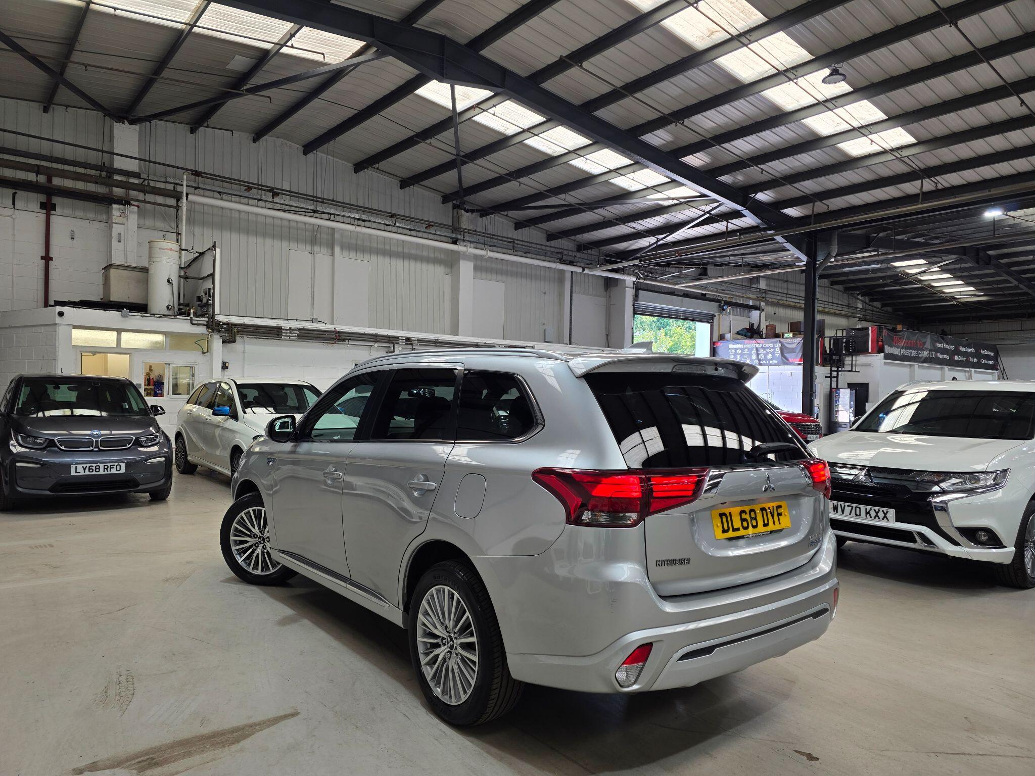Mitsubishi Outlander view 27