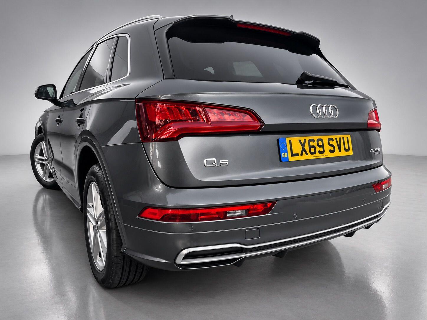 Audi Q5 view 10