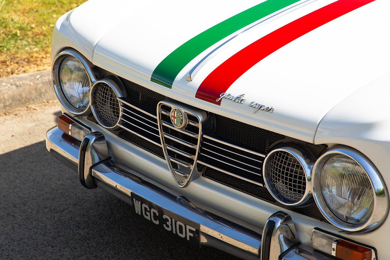 Alfa Romeo Giulia view 70