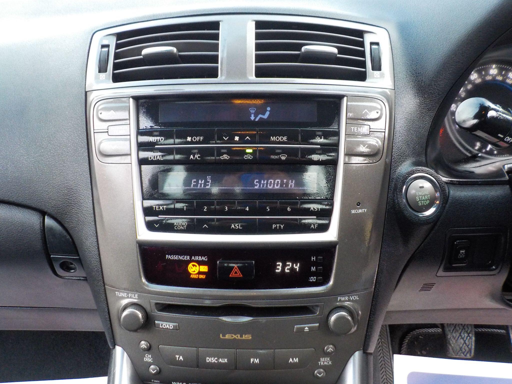 Lexus IS 2.2 220TD 4dr