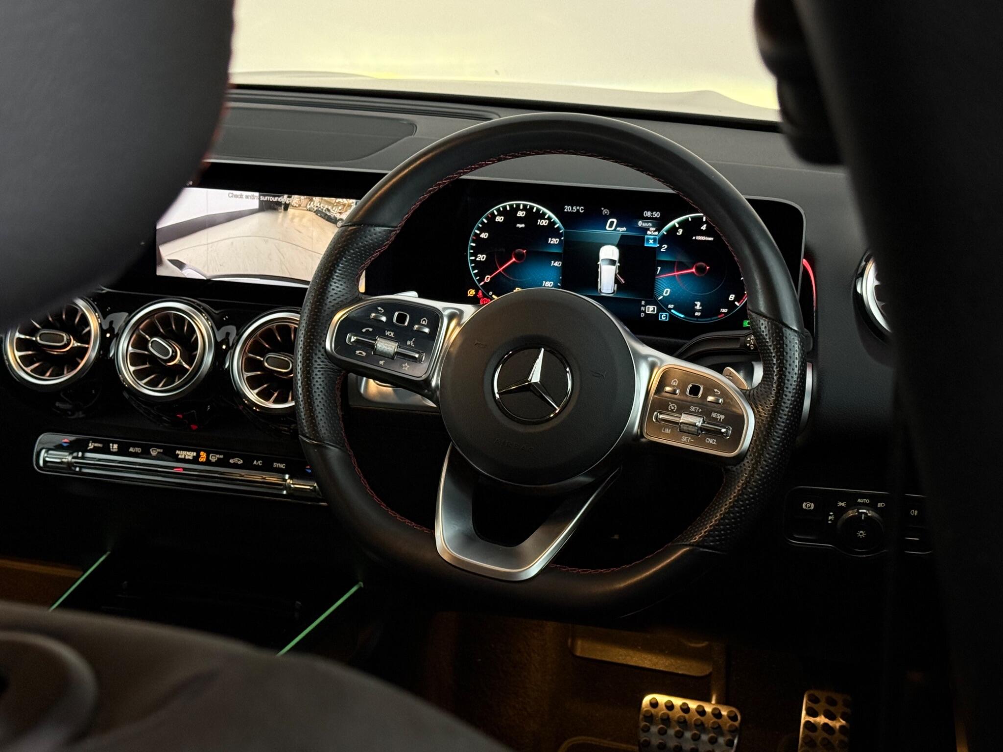 Mercedes-Benz GLB view 13