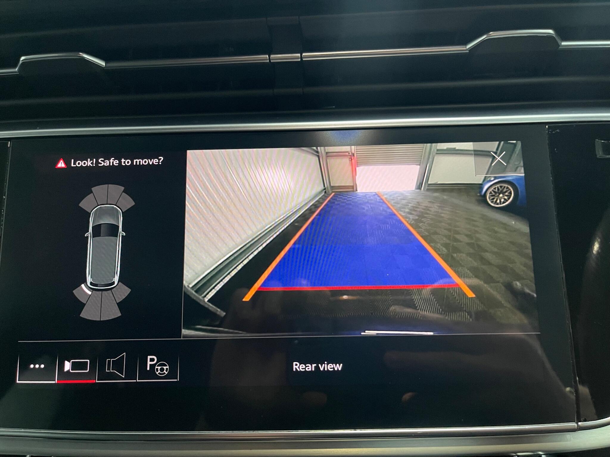 Audi Q7 view 43