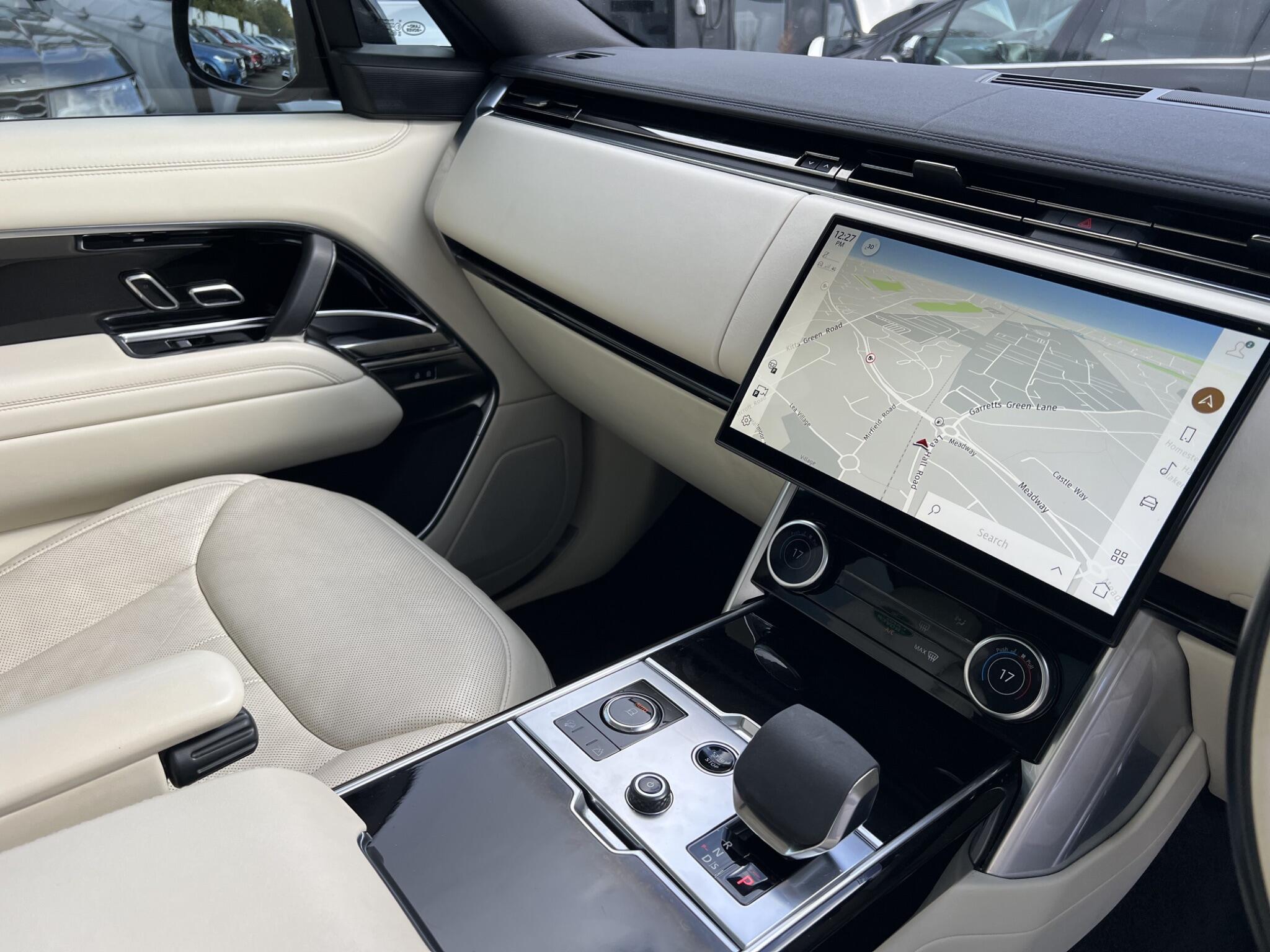 Land Rover Range Rover view 31