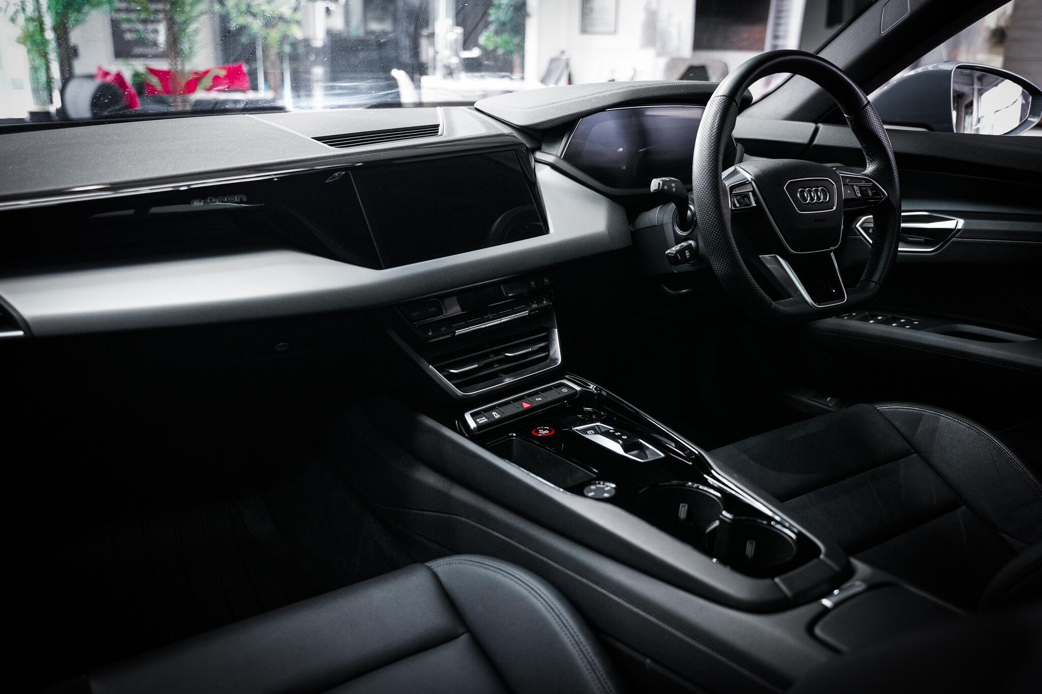 Audi e-tron GT view 23