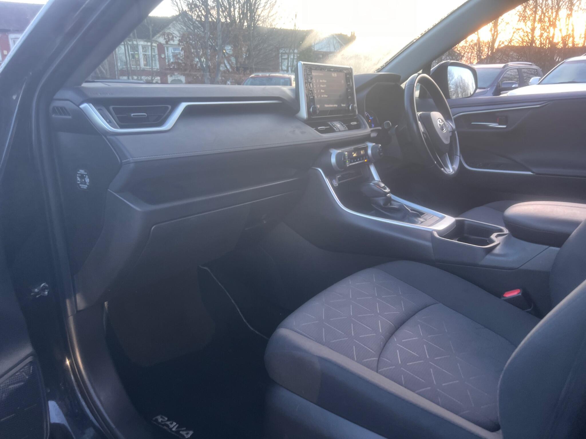 2019 Toyota RAV4 2.5 VVT-h Design CVT Euro 6 (s/s) 5dr • 116,015 miles image 20