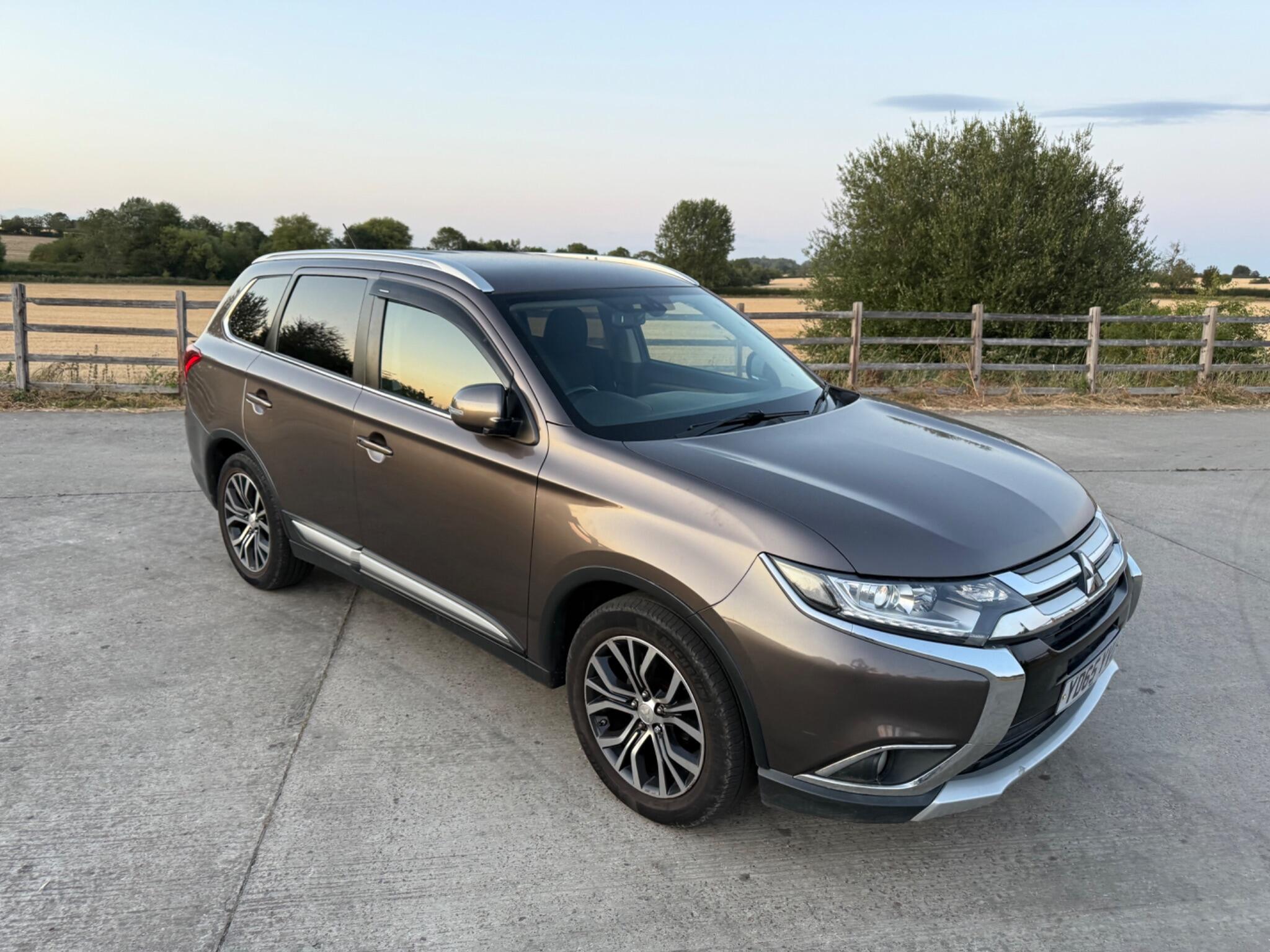 Mitsubishi Outlander 2.2 DI-D GX3 SUV 5dr Diesel Manual 4WD Euro 6 (s/s) (147 ps) — photo 3 of 90