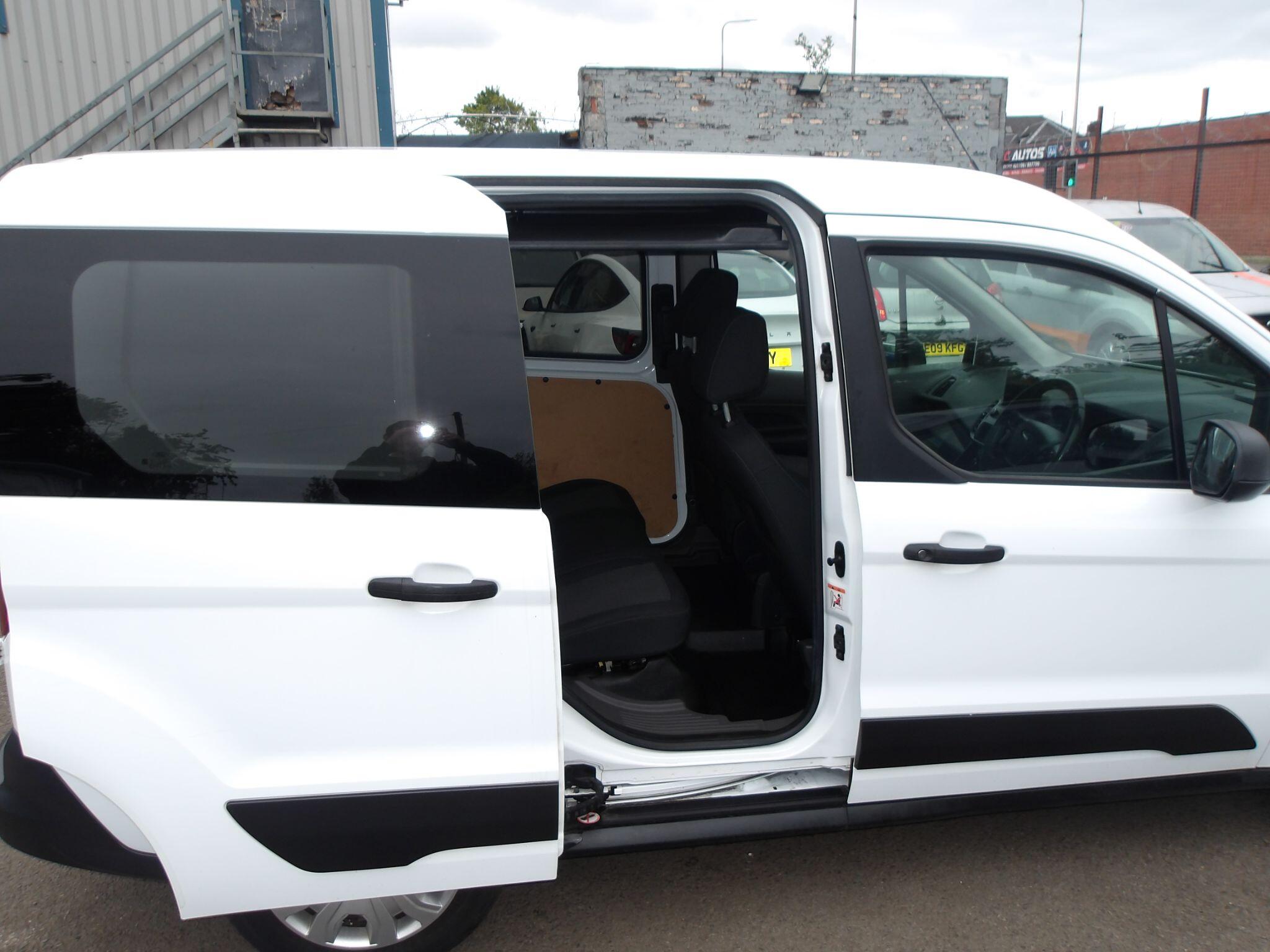 Ford Transit Connect view 12