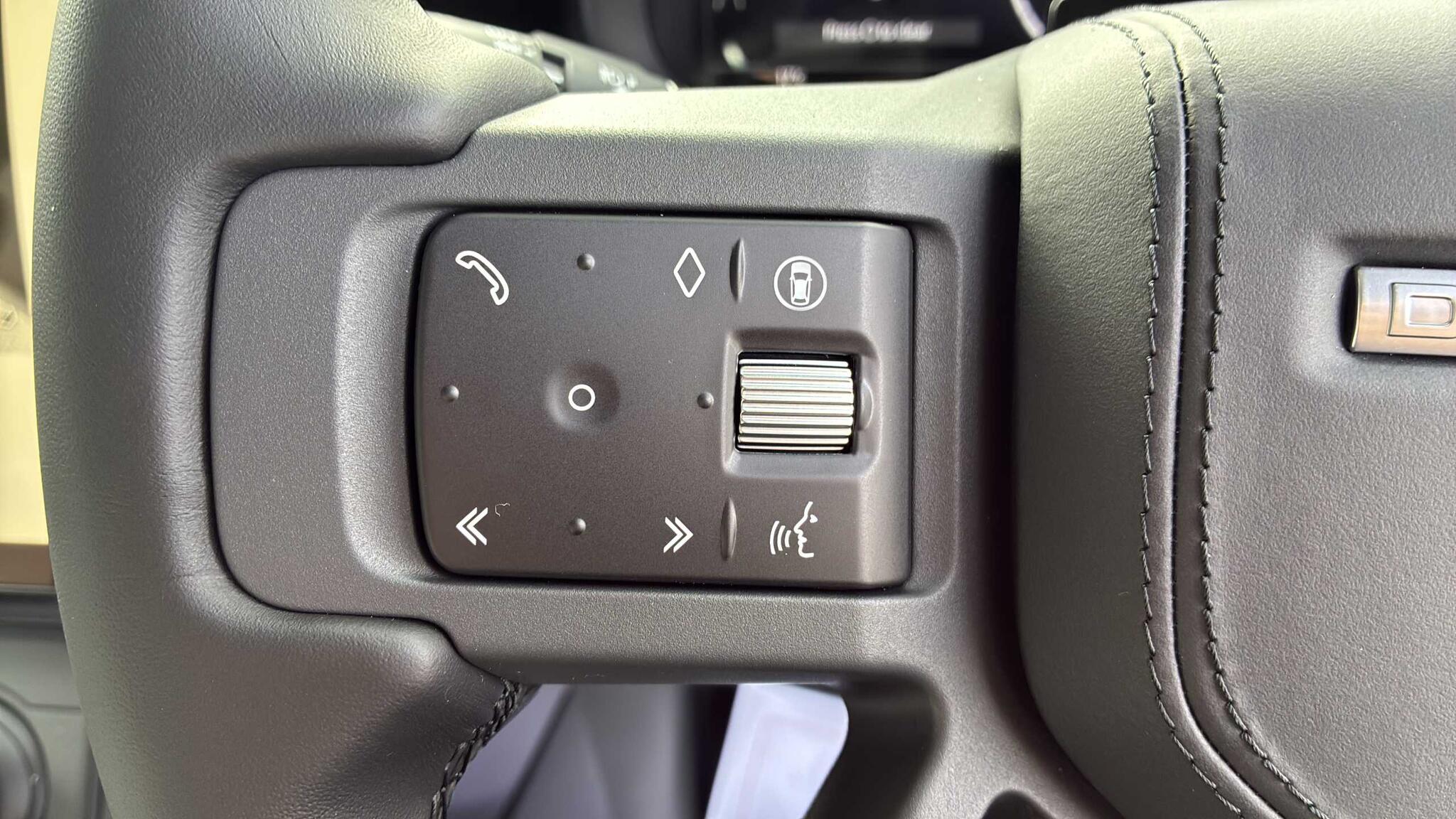 Land Rover Defender view 27