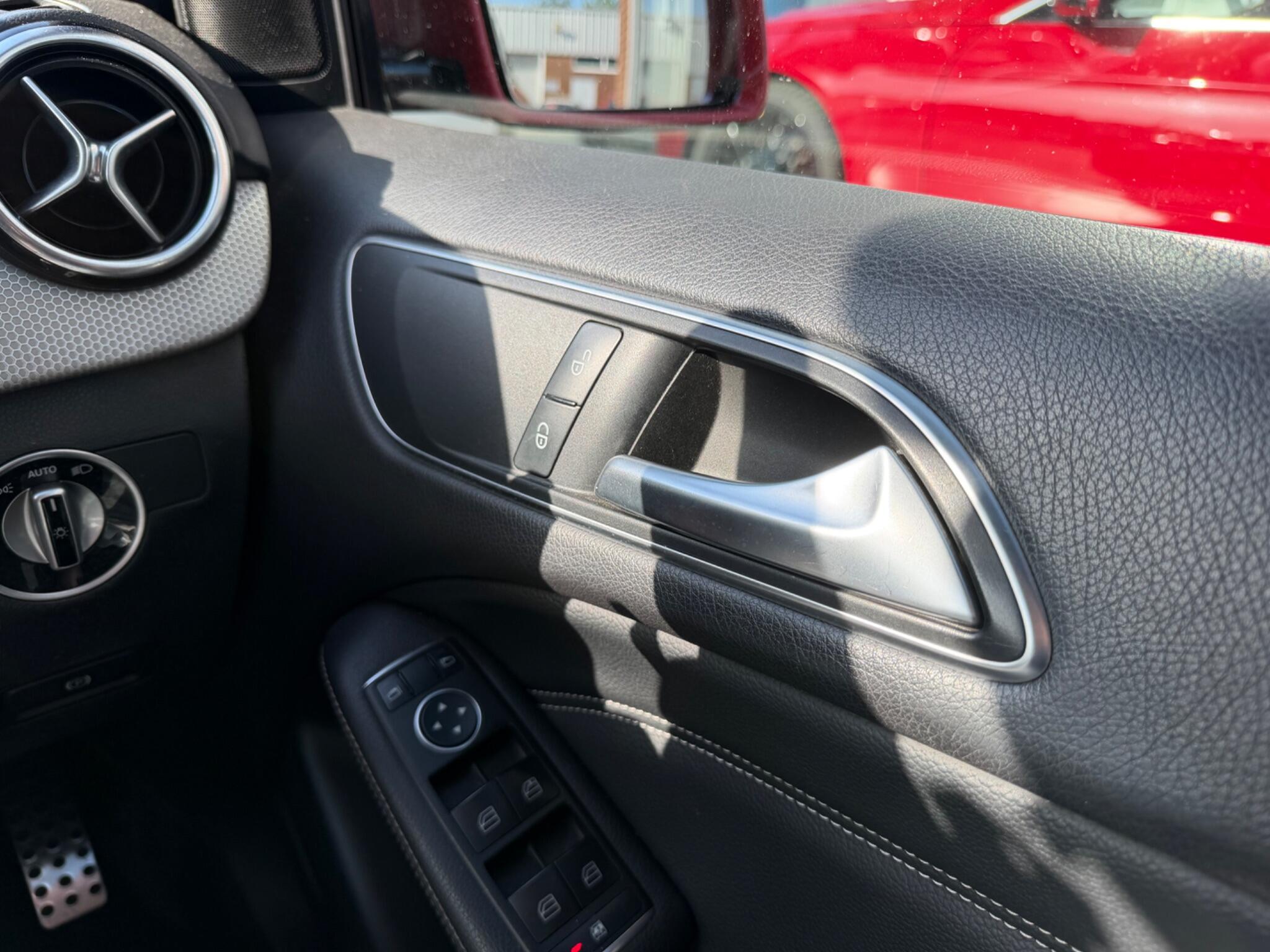 Mercedes-Benz B-Class view 26