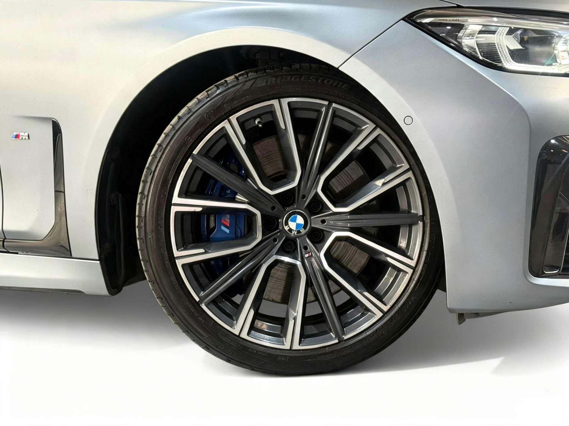 BMW 7 Series view 3