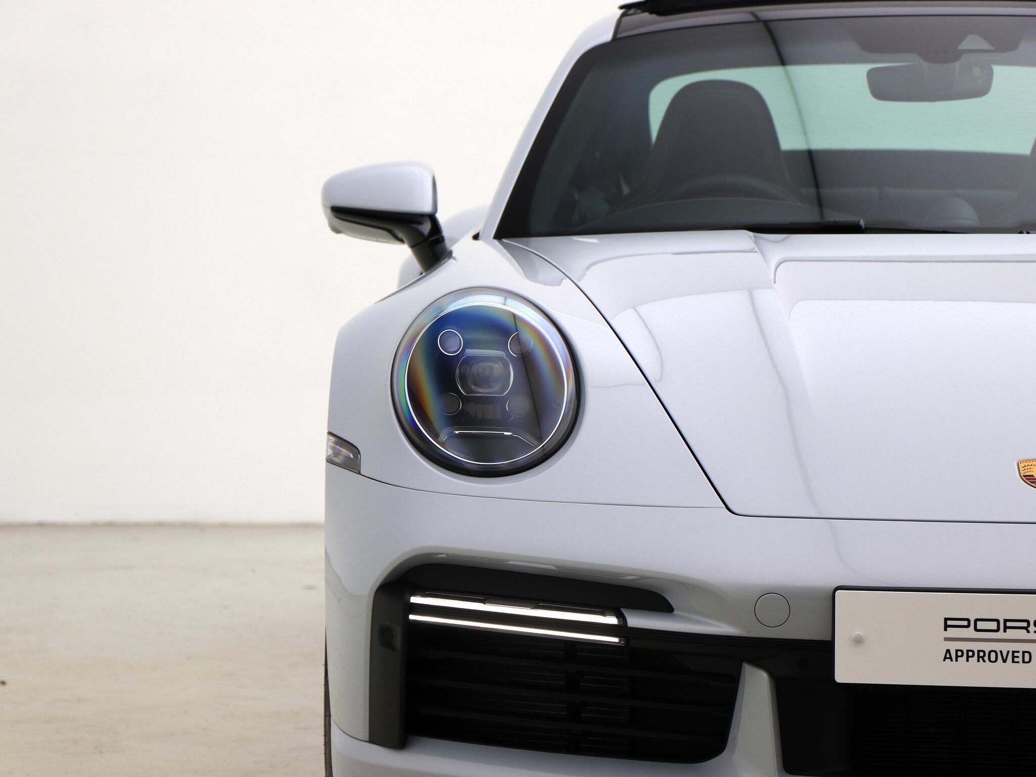 Porsche 911 view 9