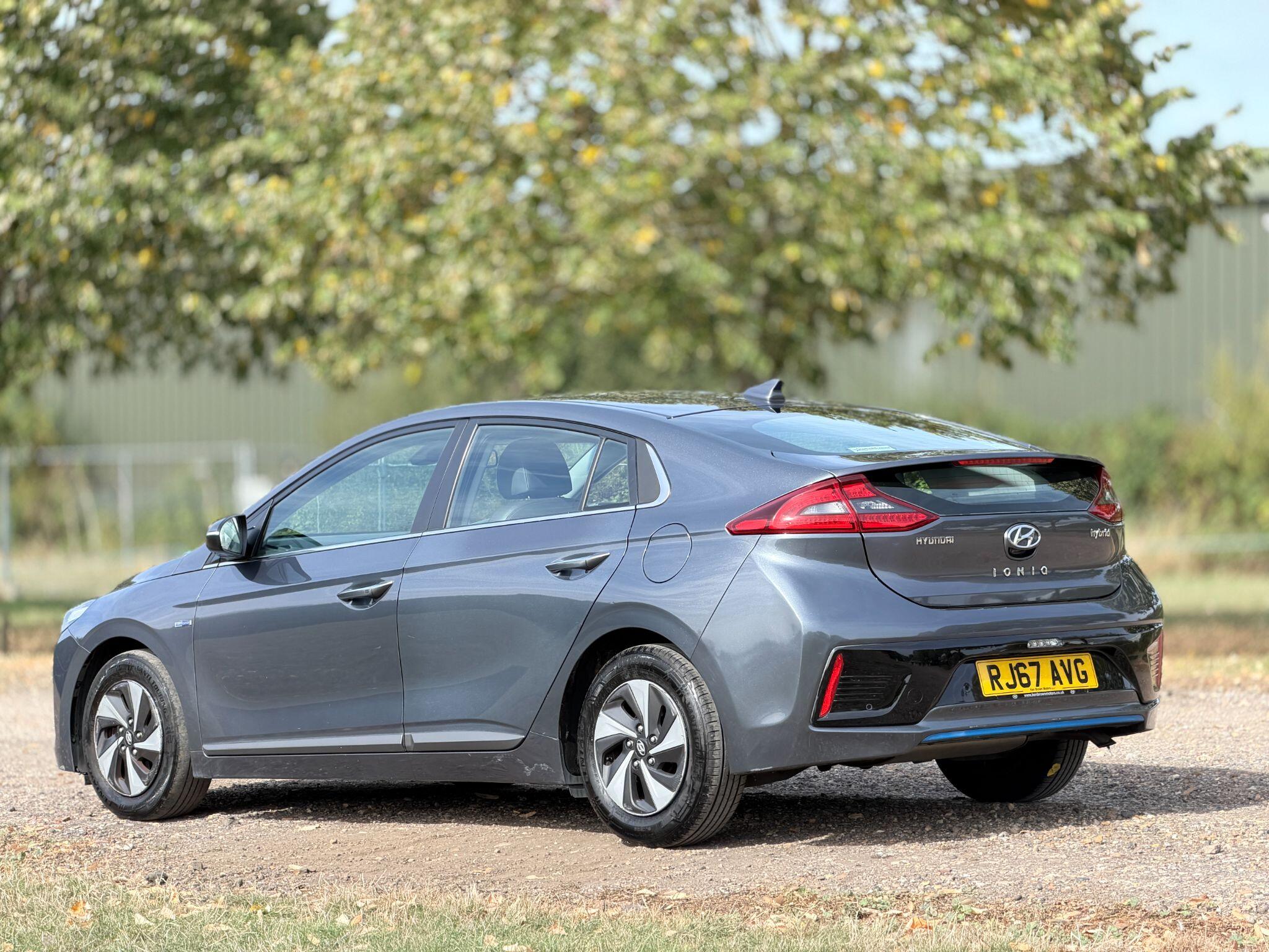 Hyundai Ioniq view 15