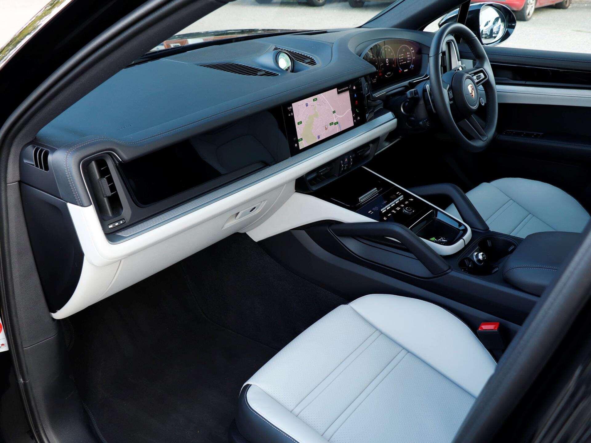 Porsche Cayenne view 9