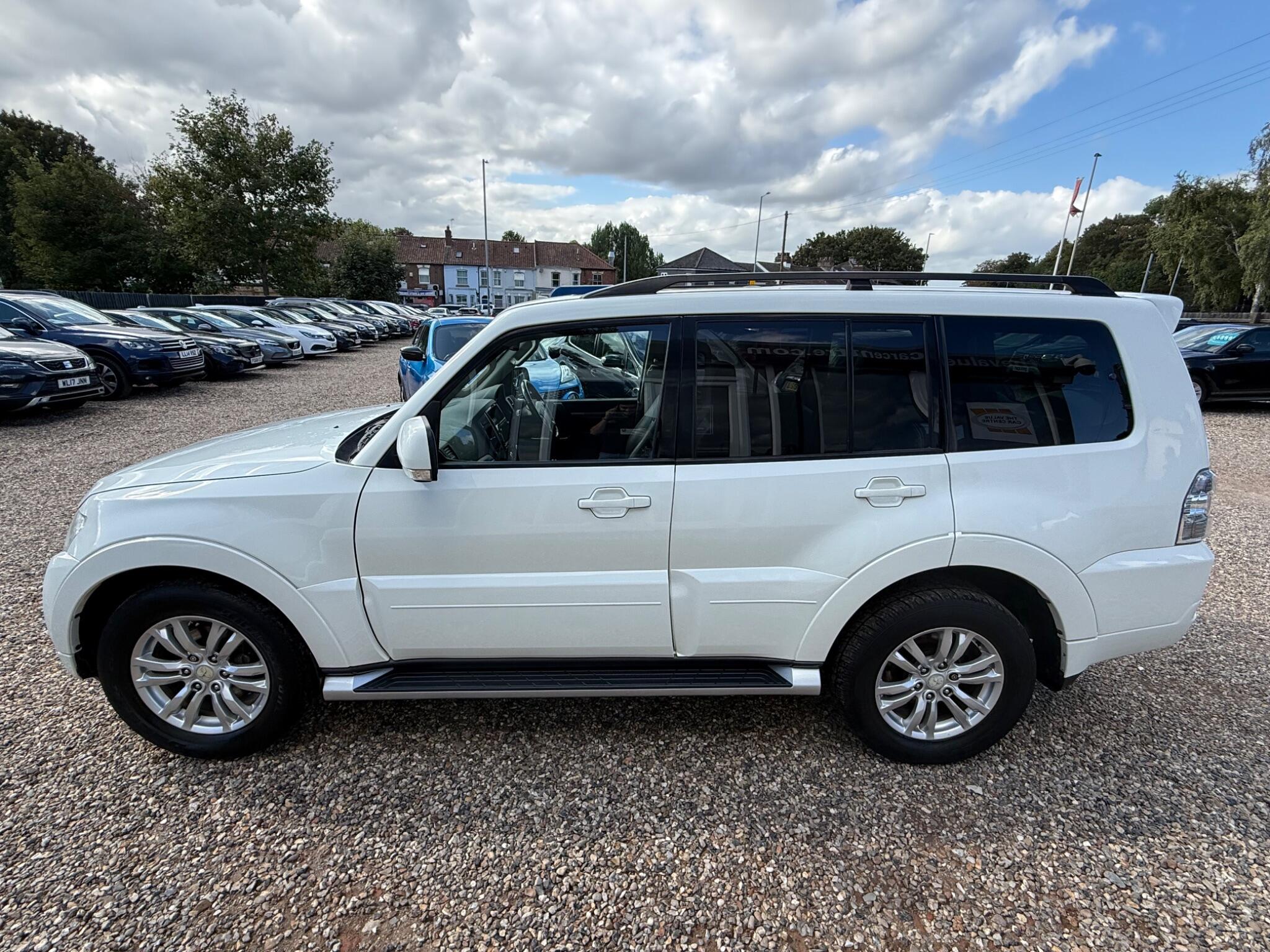 Mitsubishi Shogun view 6