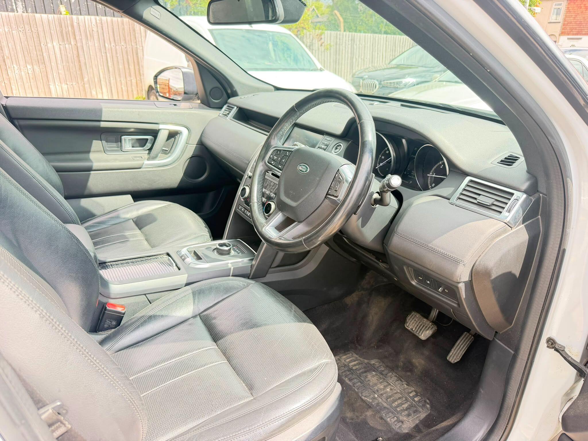Land Rover Discovery Sport view 13