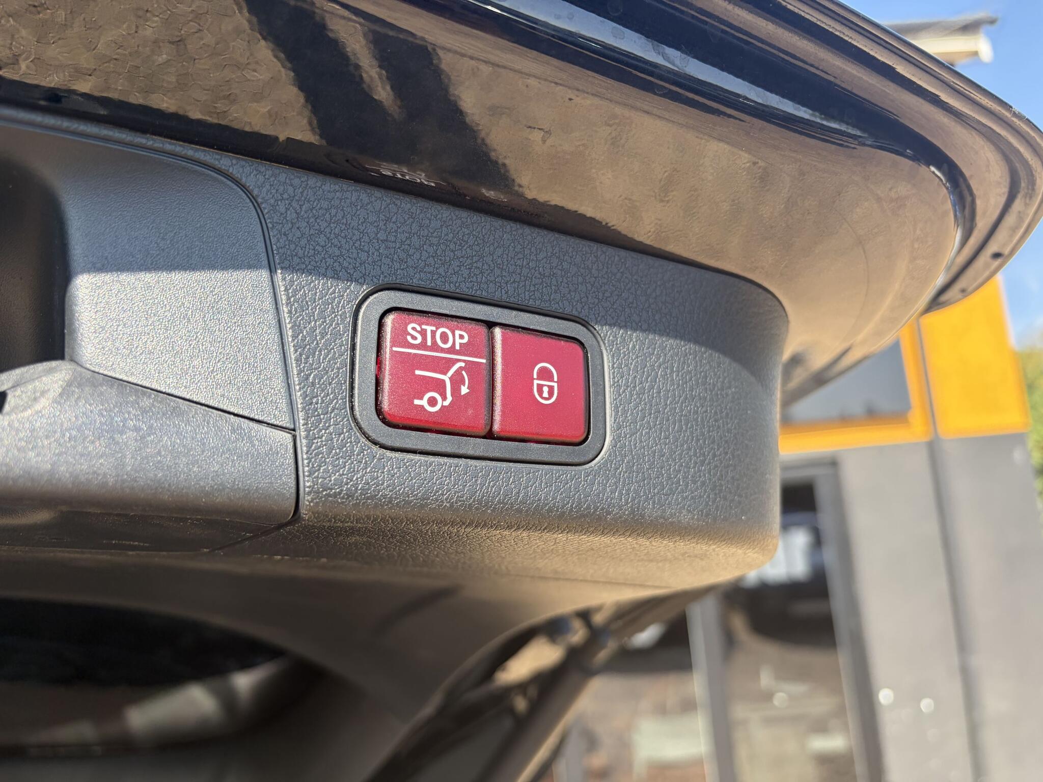 Mercedes-Benz GLB view 26