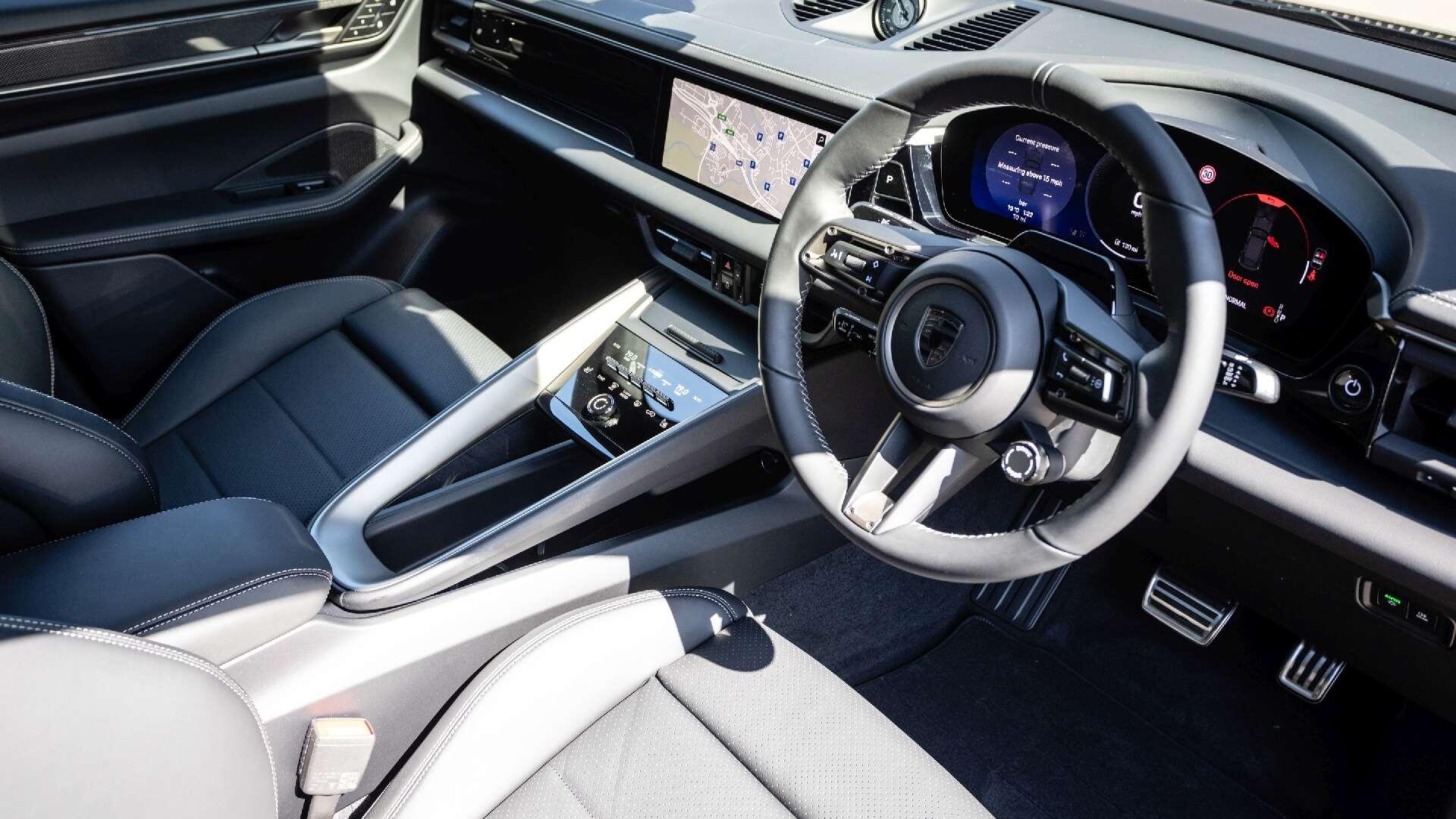 Porsche Macan view 13