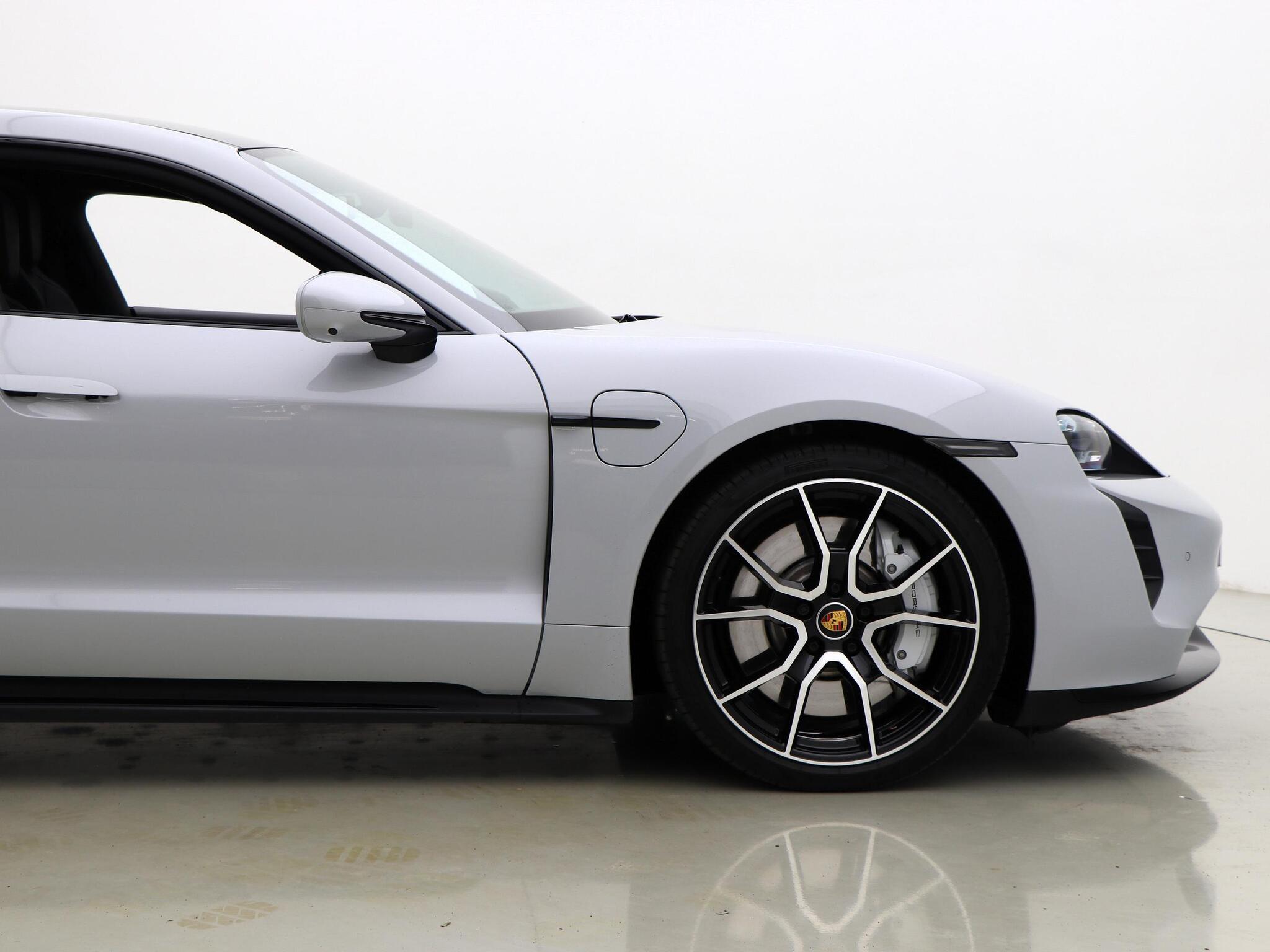Porsche Taycan view 19