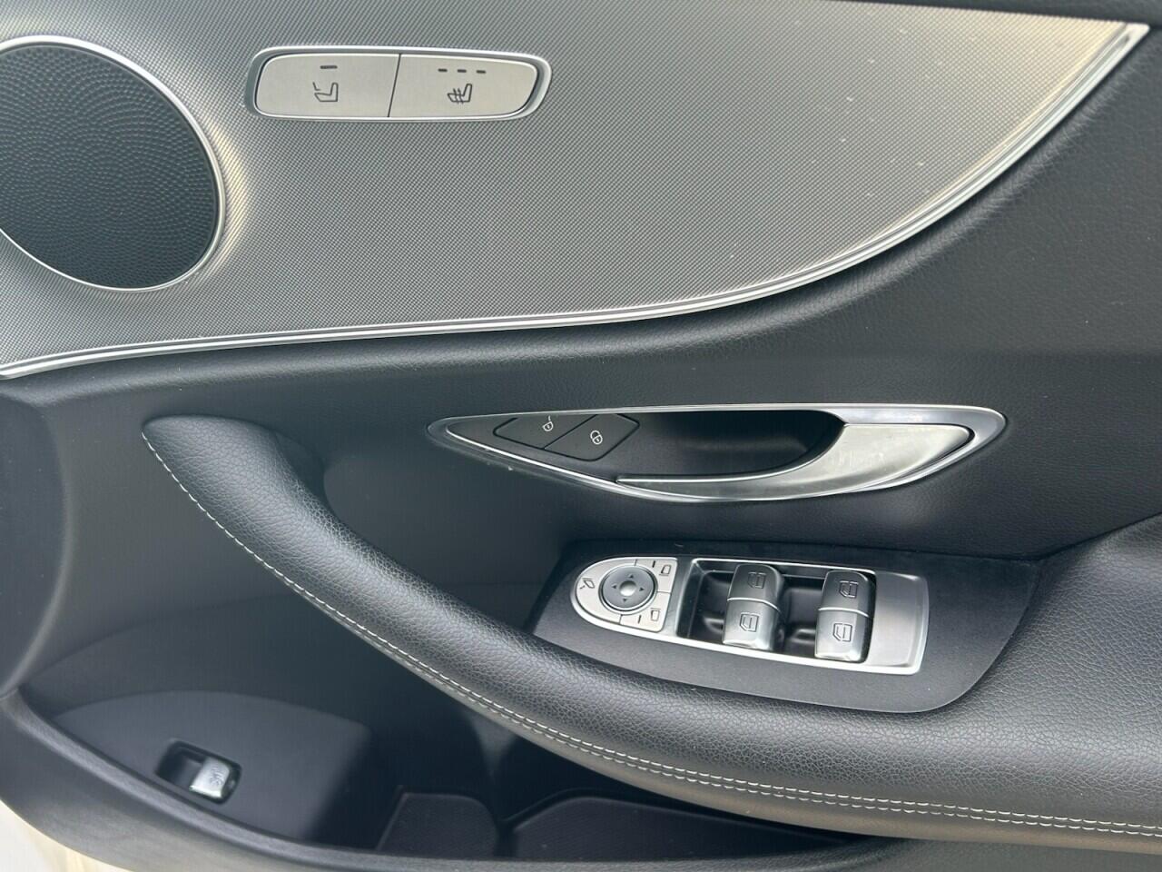 Mercedes-Benz E-Class view 22
