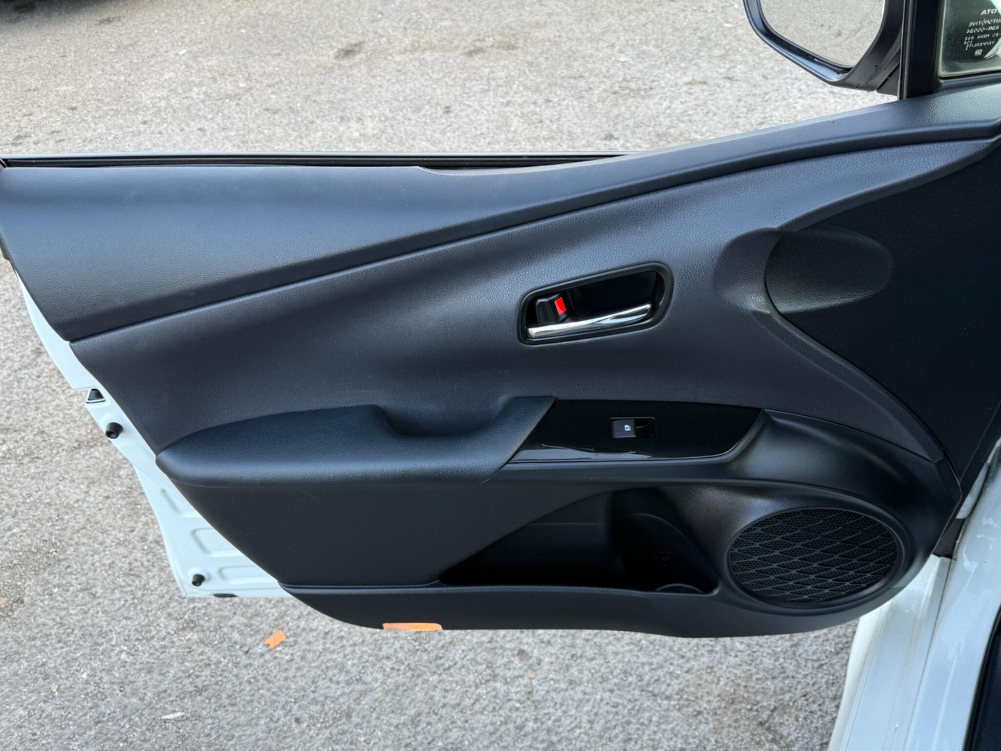 Toyota Prius - Image 54