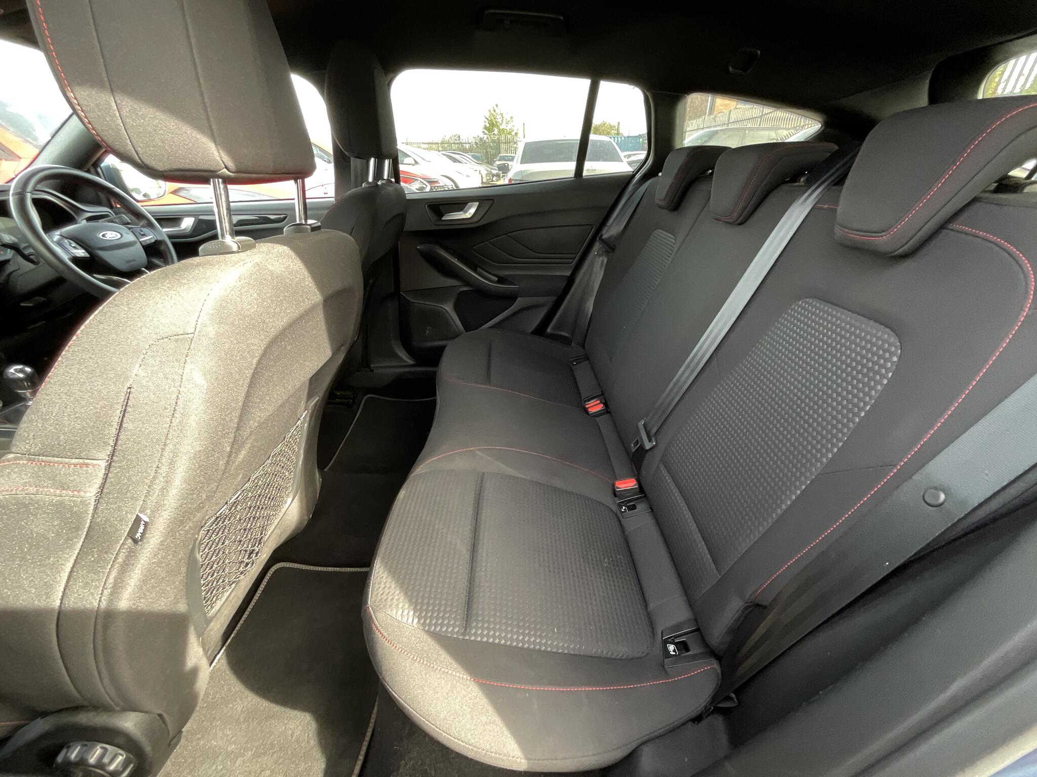 Ford Focus view 15