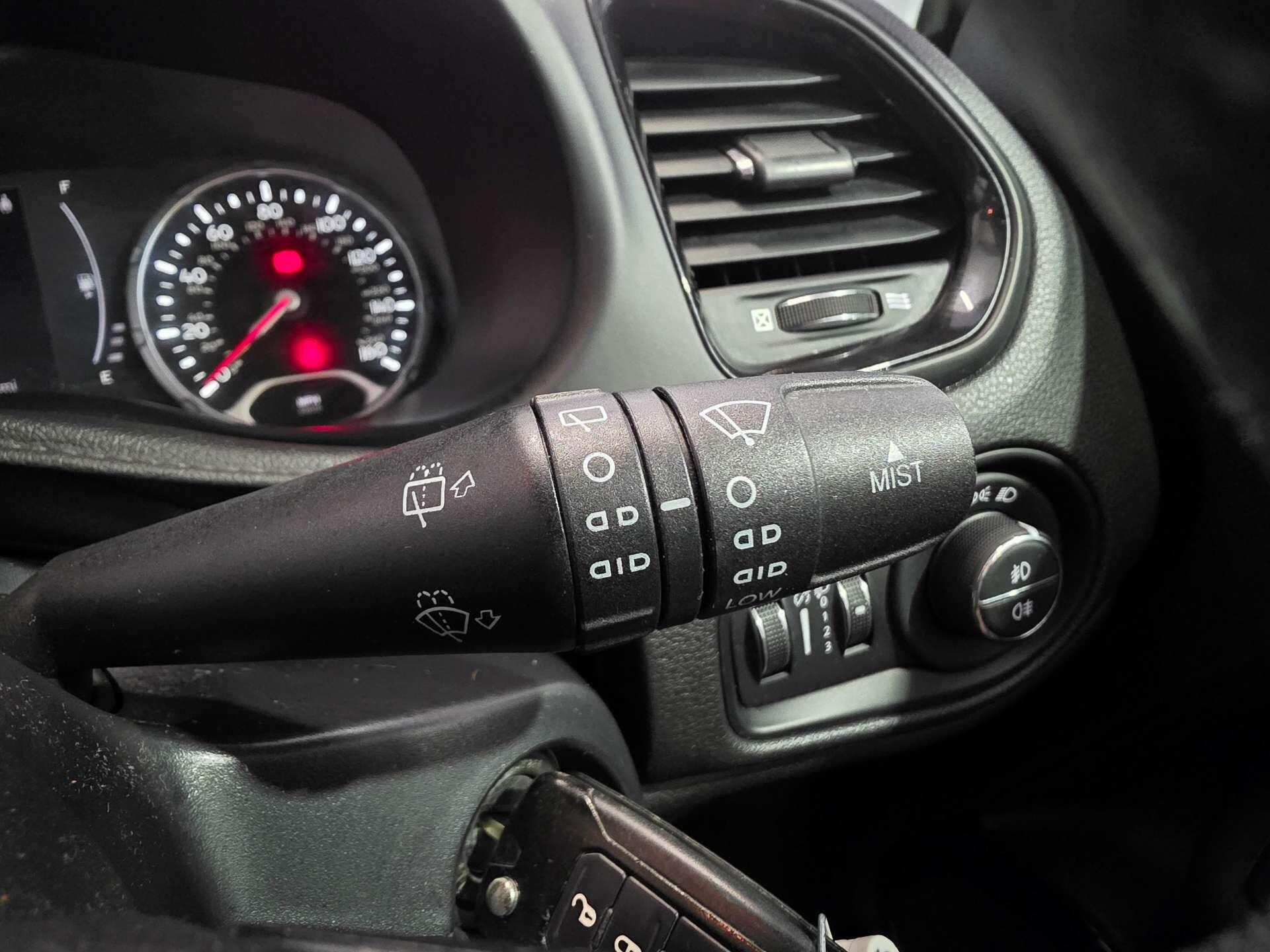 Jeep Renegade view 19