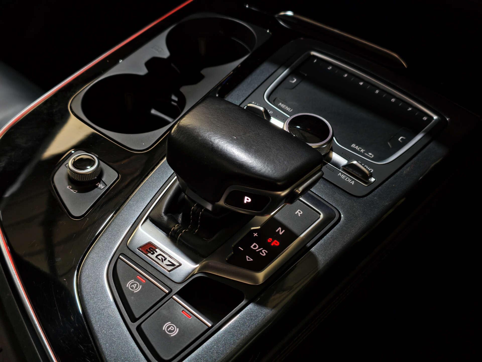 Audi SQ7 view 44
