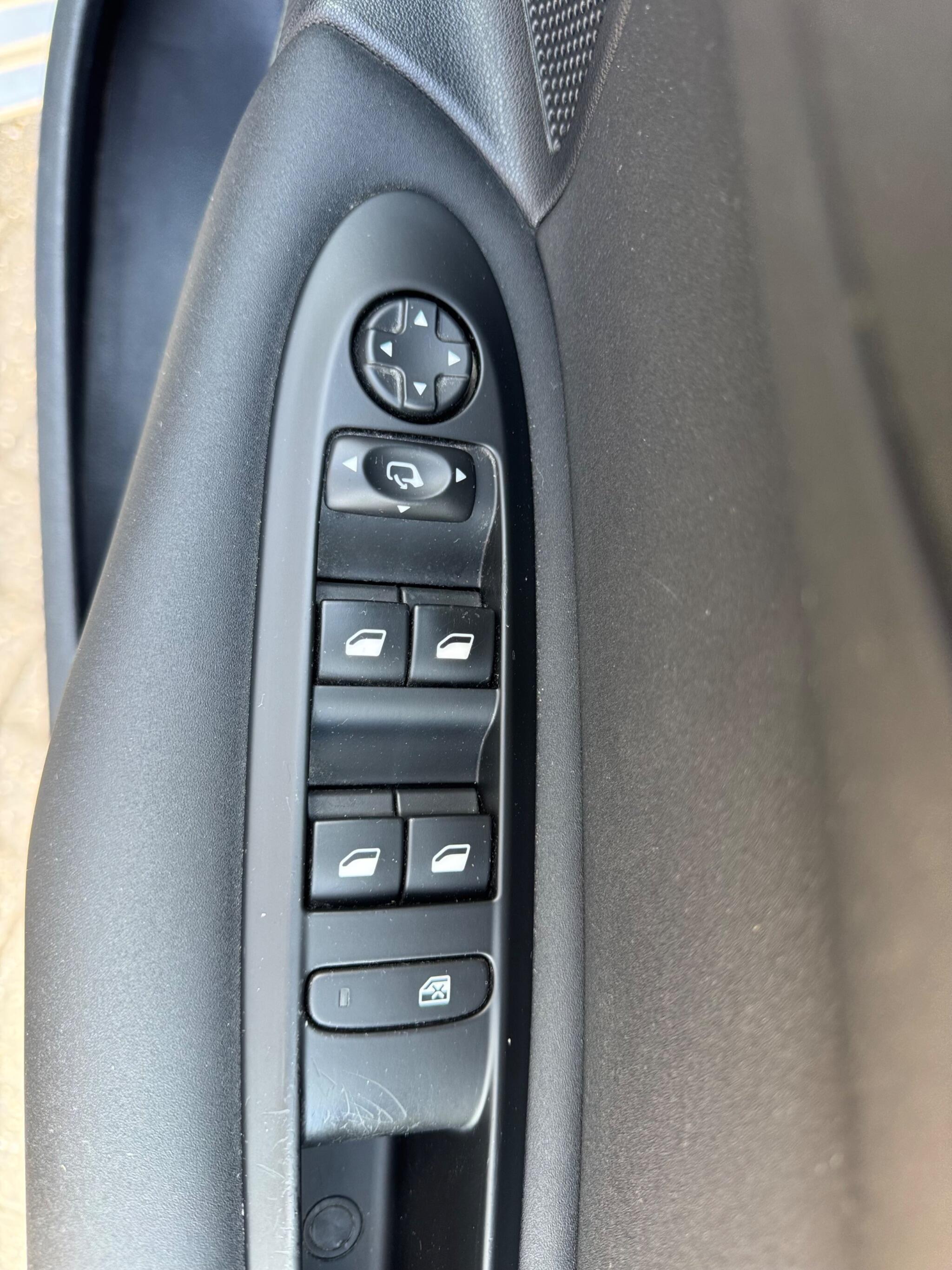 Citroen C4 view 20