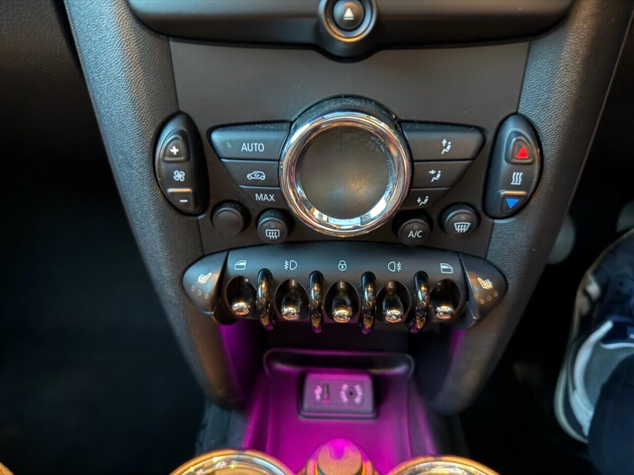 Mini Hatch view 14