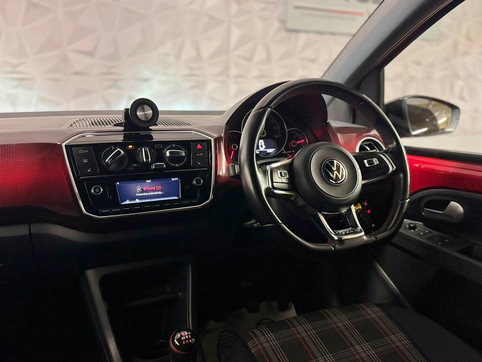 Volkswagen Up! view 10