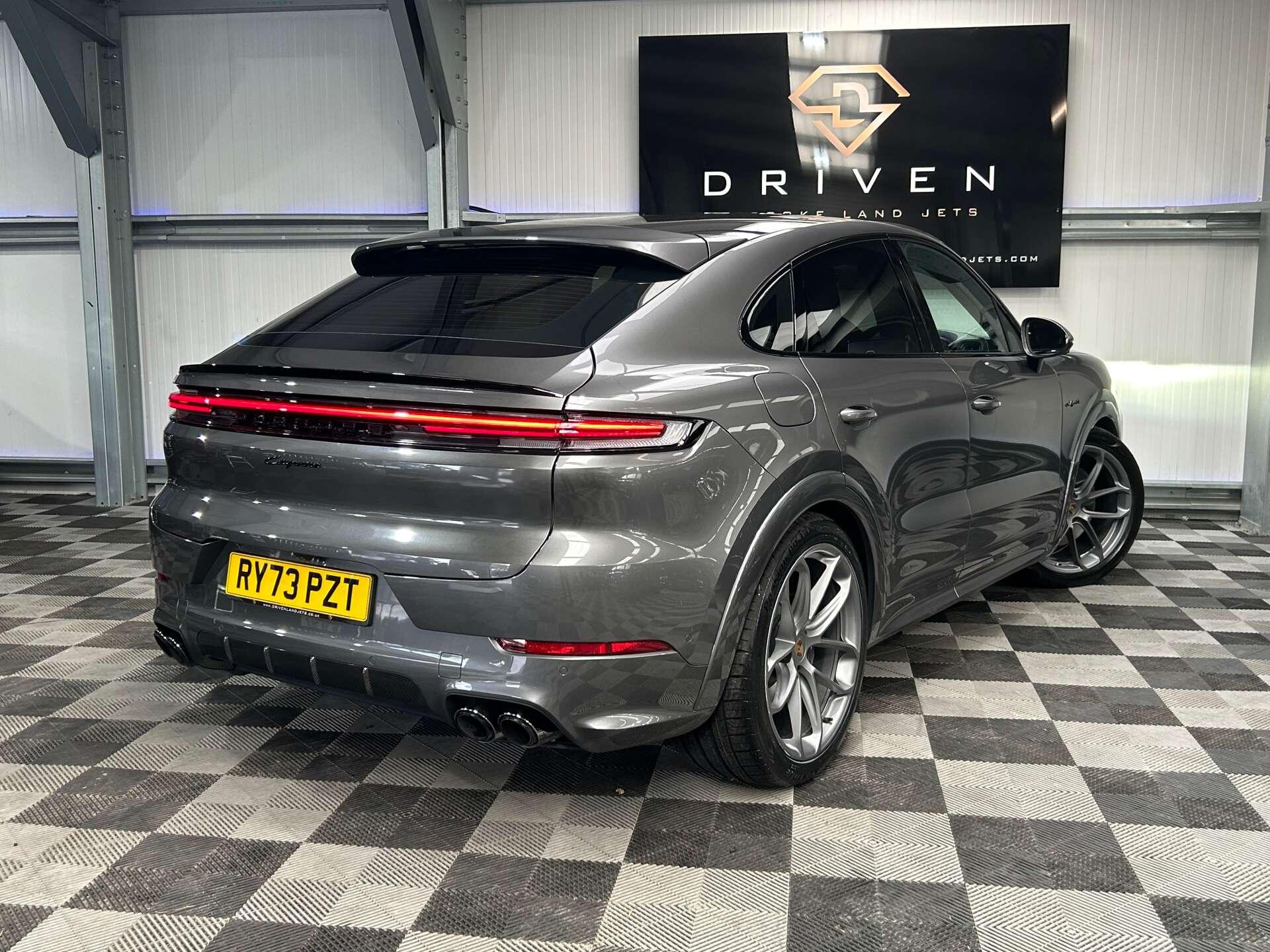 Porsche Cayenne view 16
