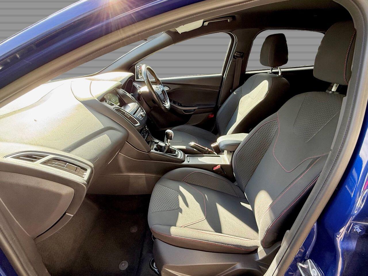 Ford Focus view 22