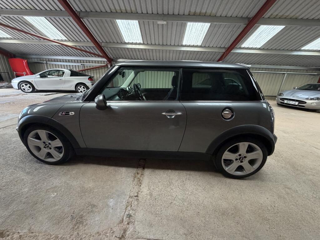 Mini Hatch view 7