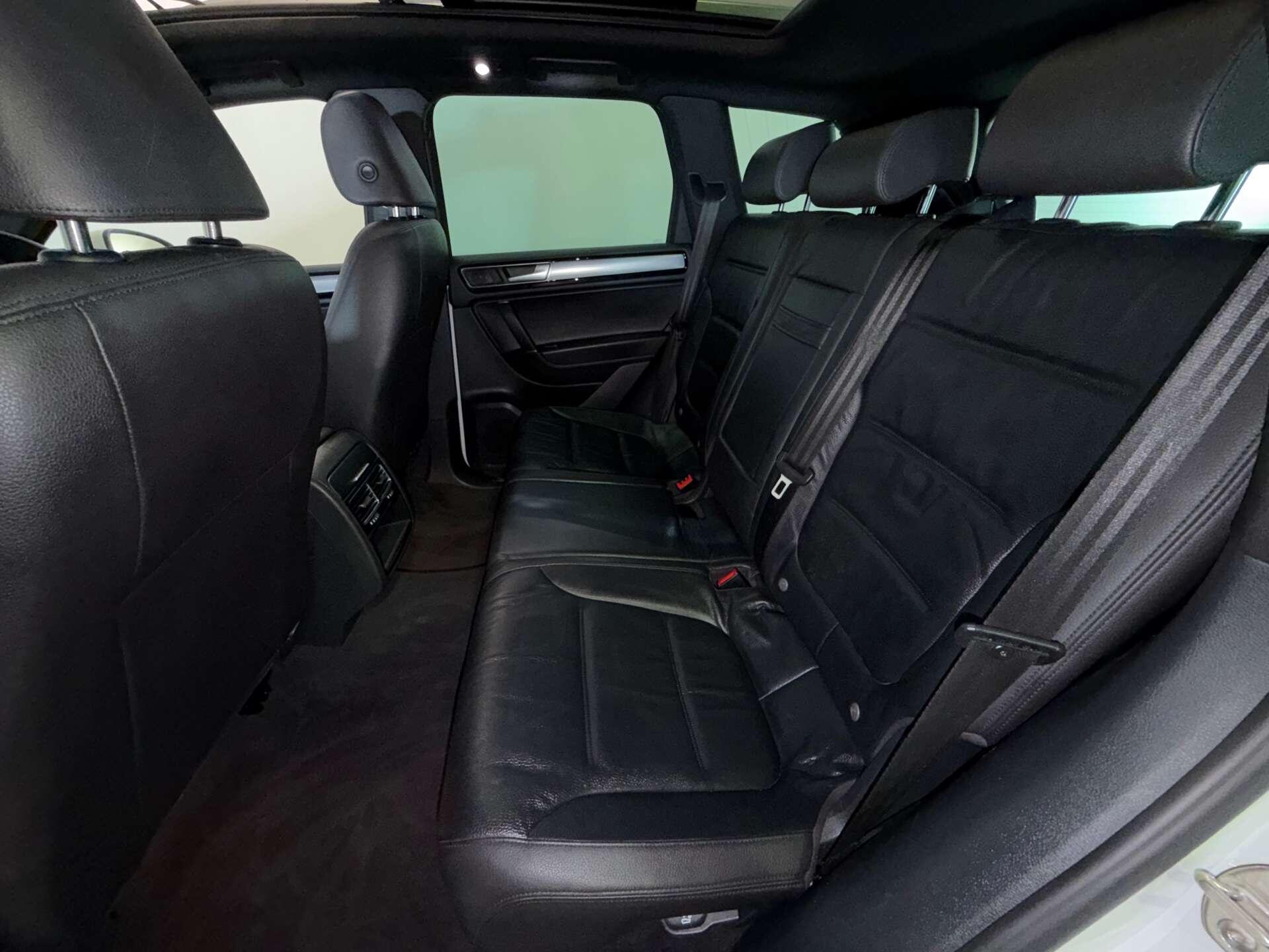 Volkswagen Touareg view 58