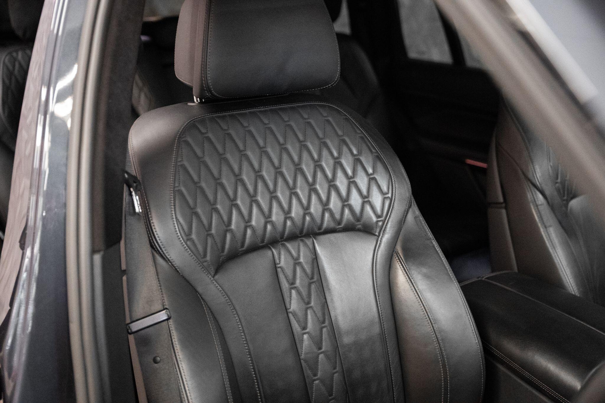 BMW X7 view 16