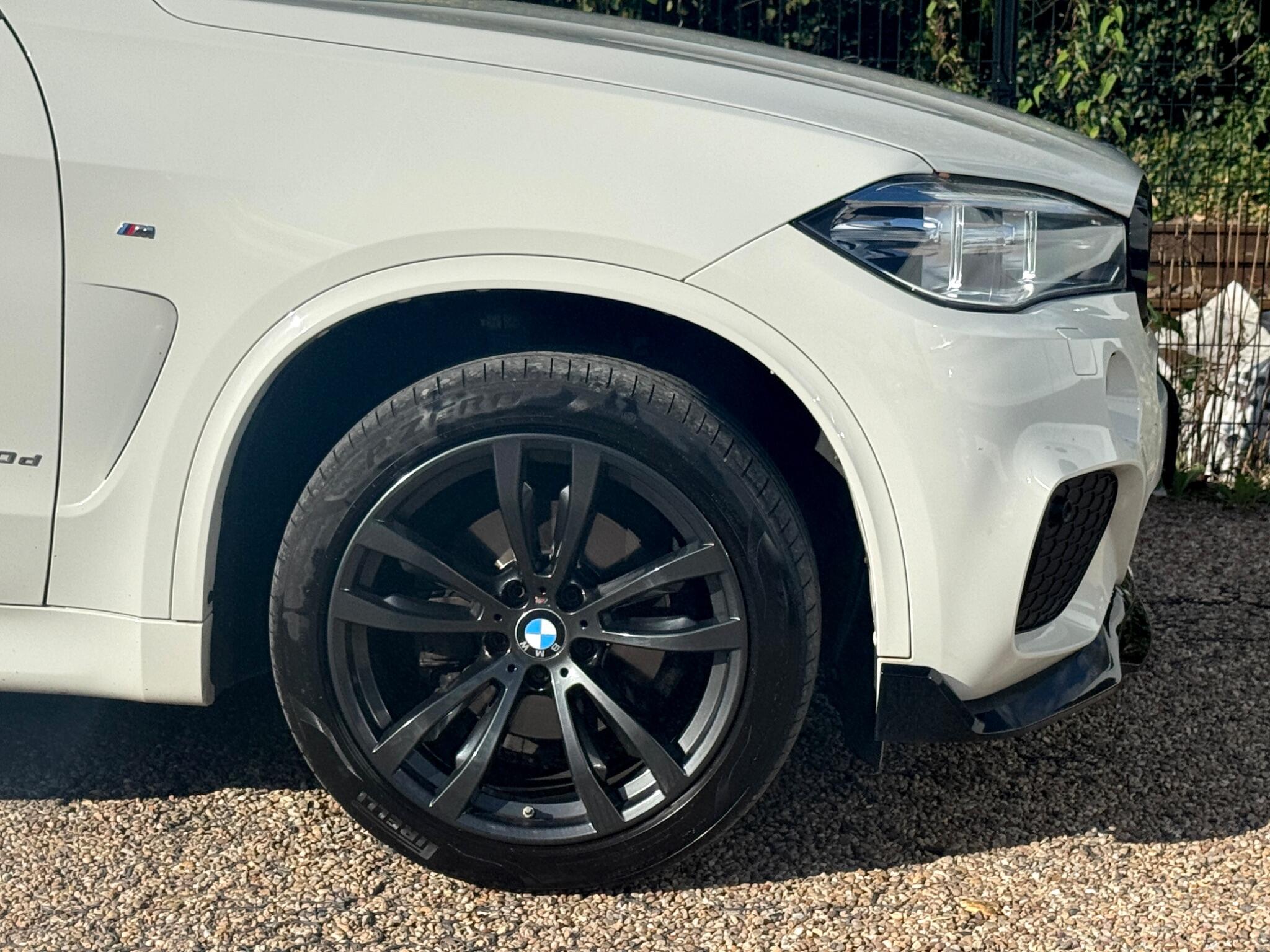 BMW X5 view 18