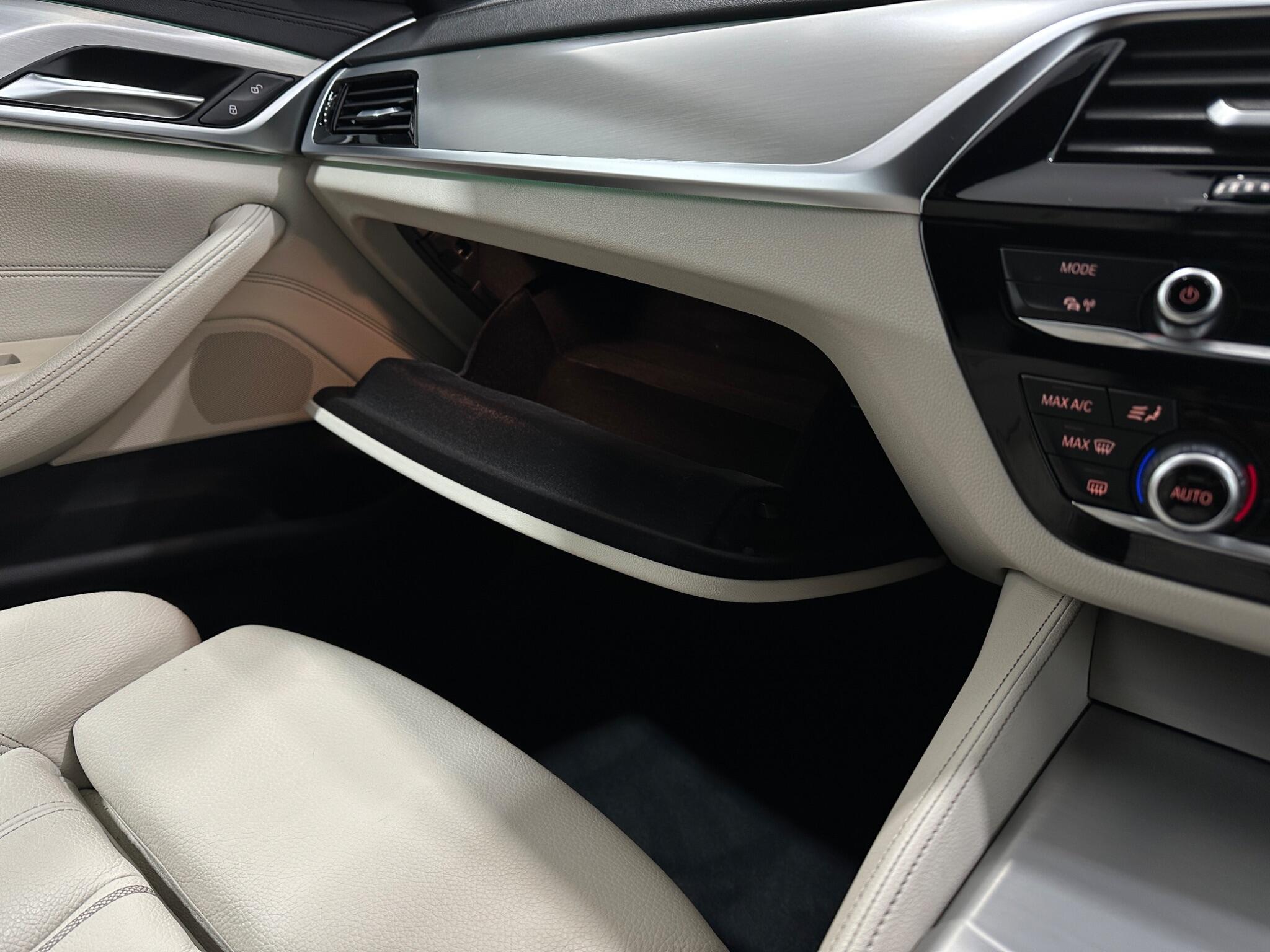 BMW 5 Series view 29
