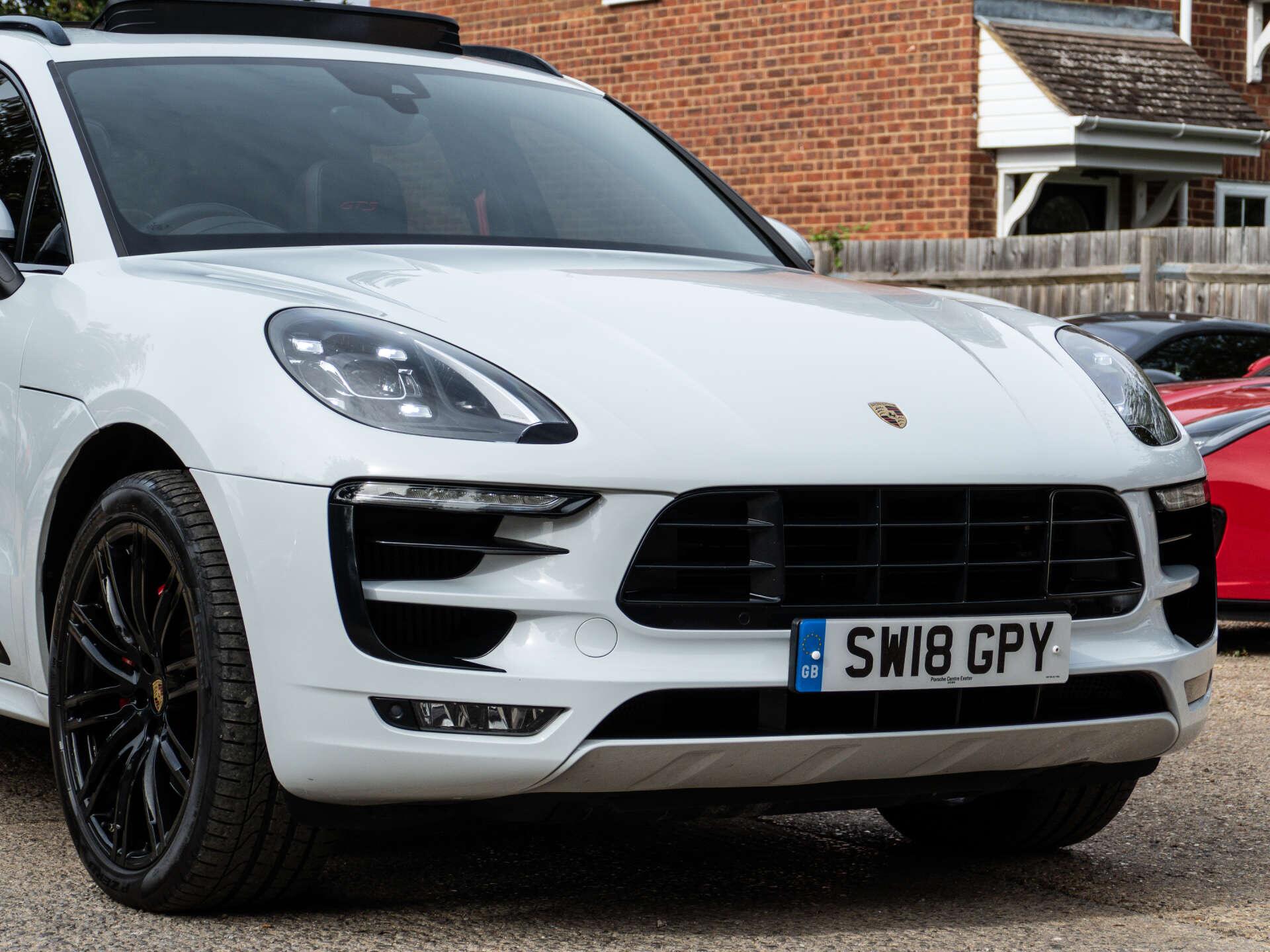 Porsche Macan view 8