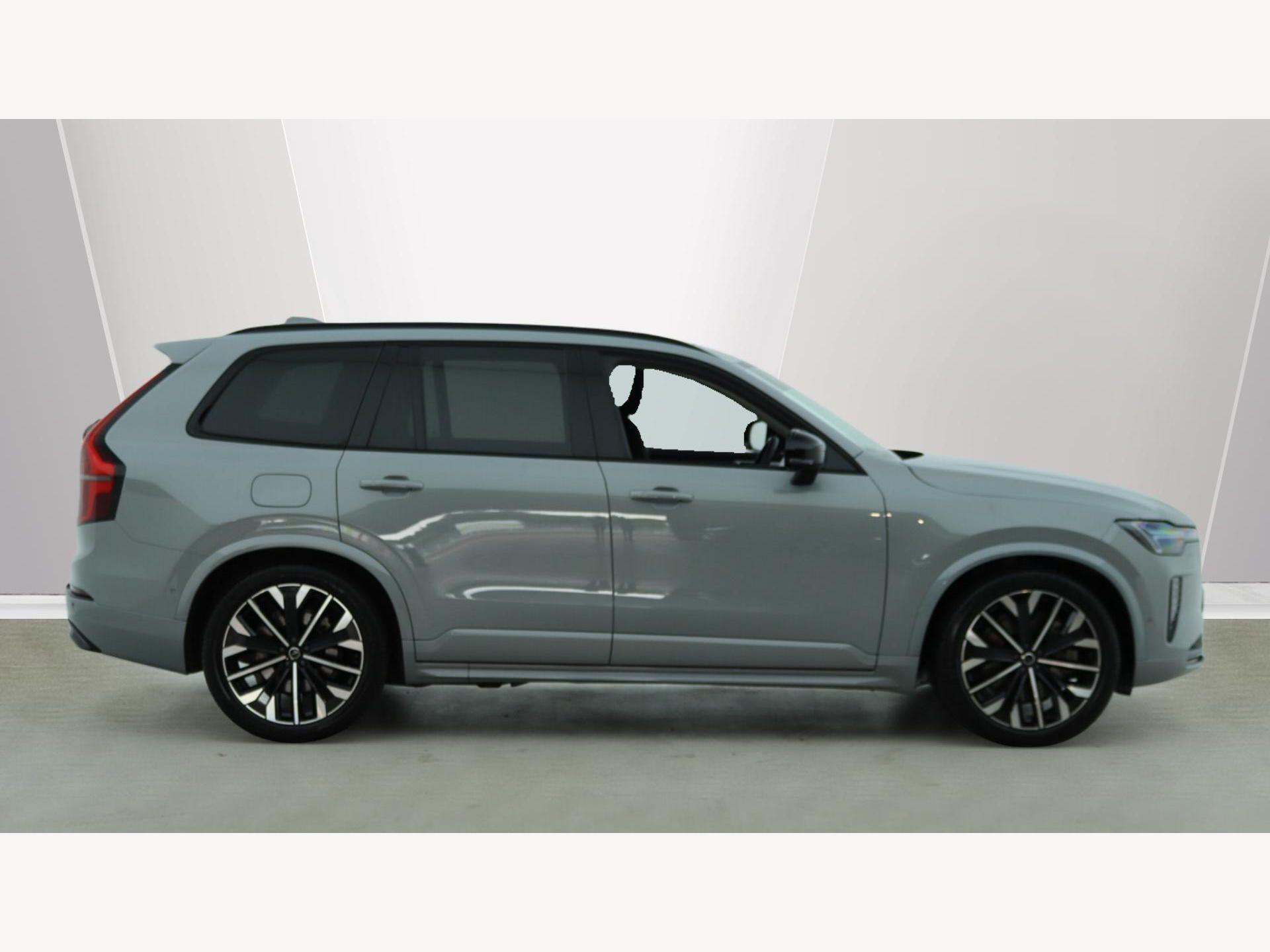 Volvo XC90 view 3