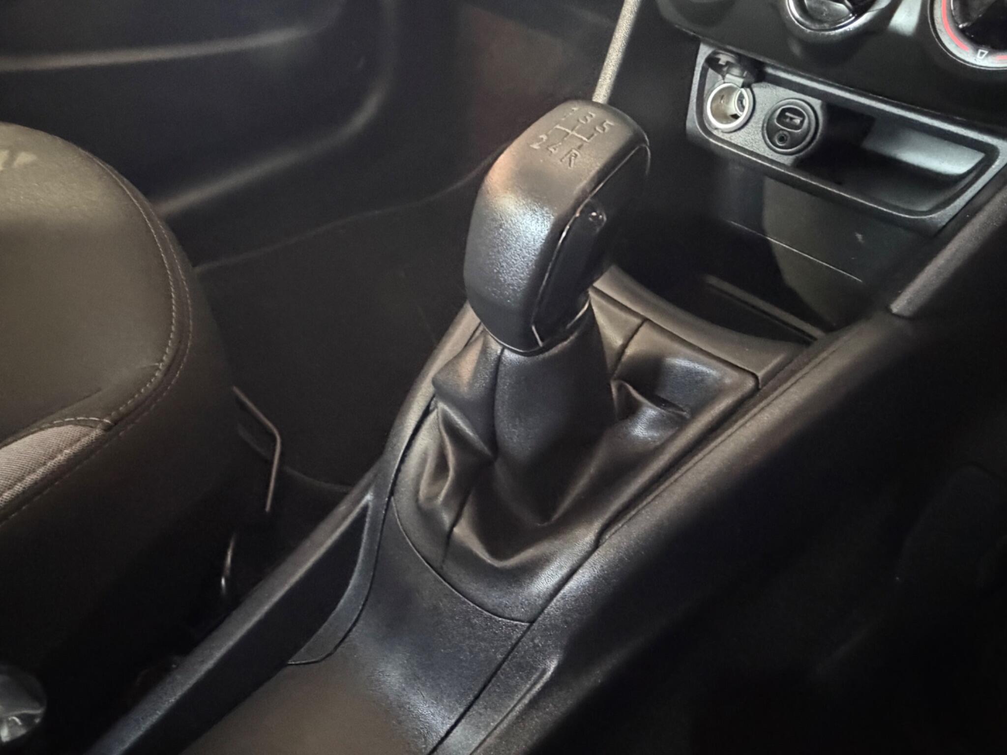 Peugeot 208 view 29