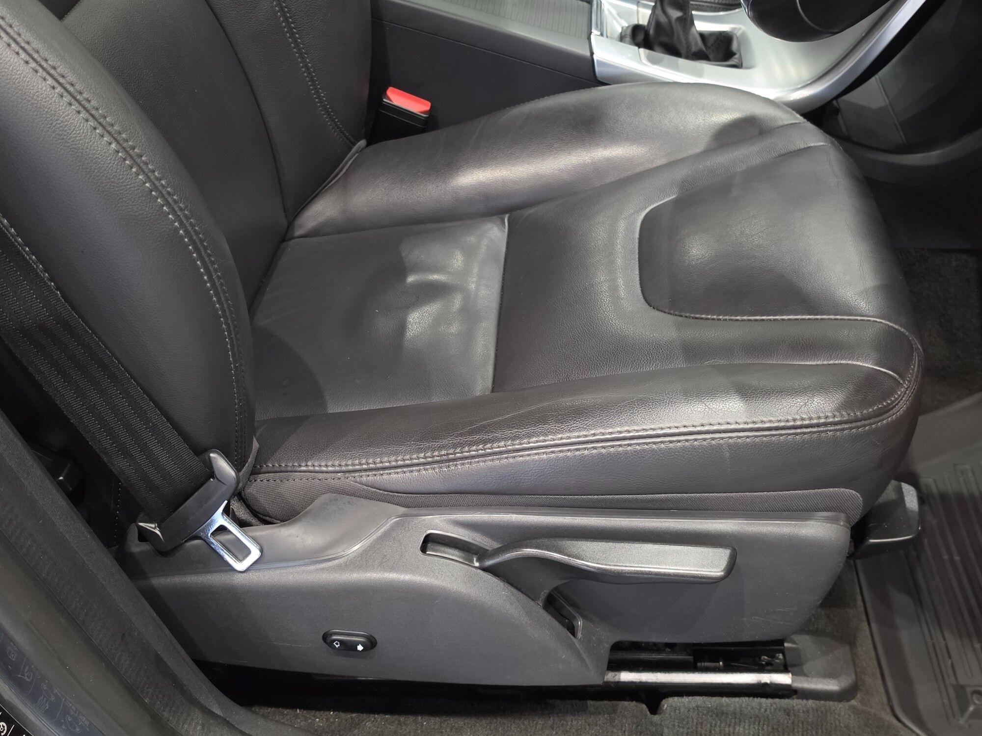 Volvo XC60 view 26