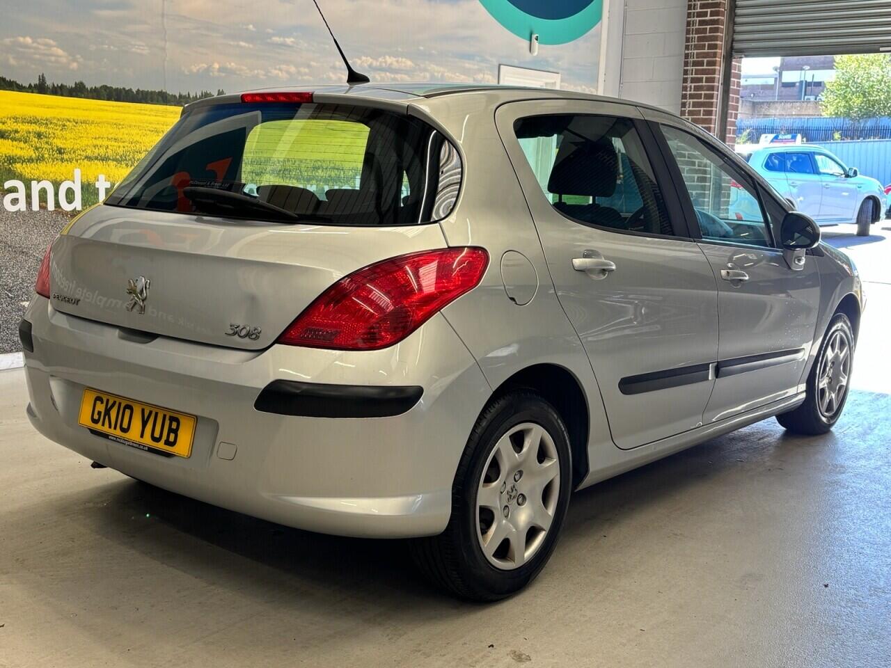 Peugeot 308 view 5
