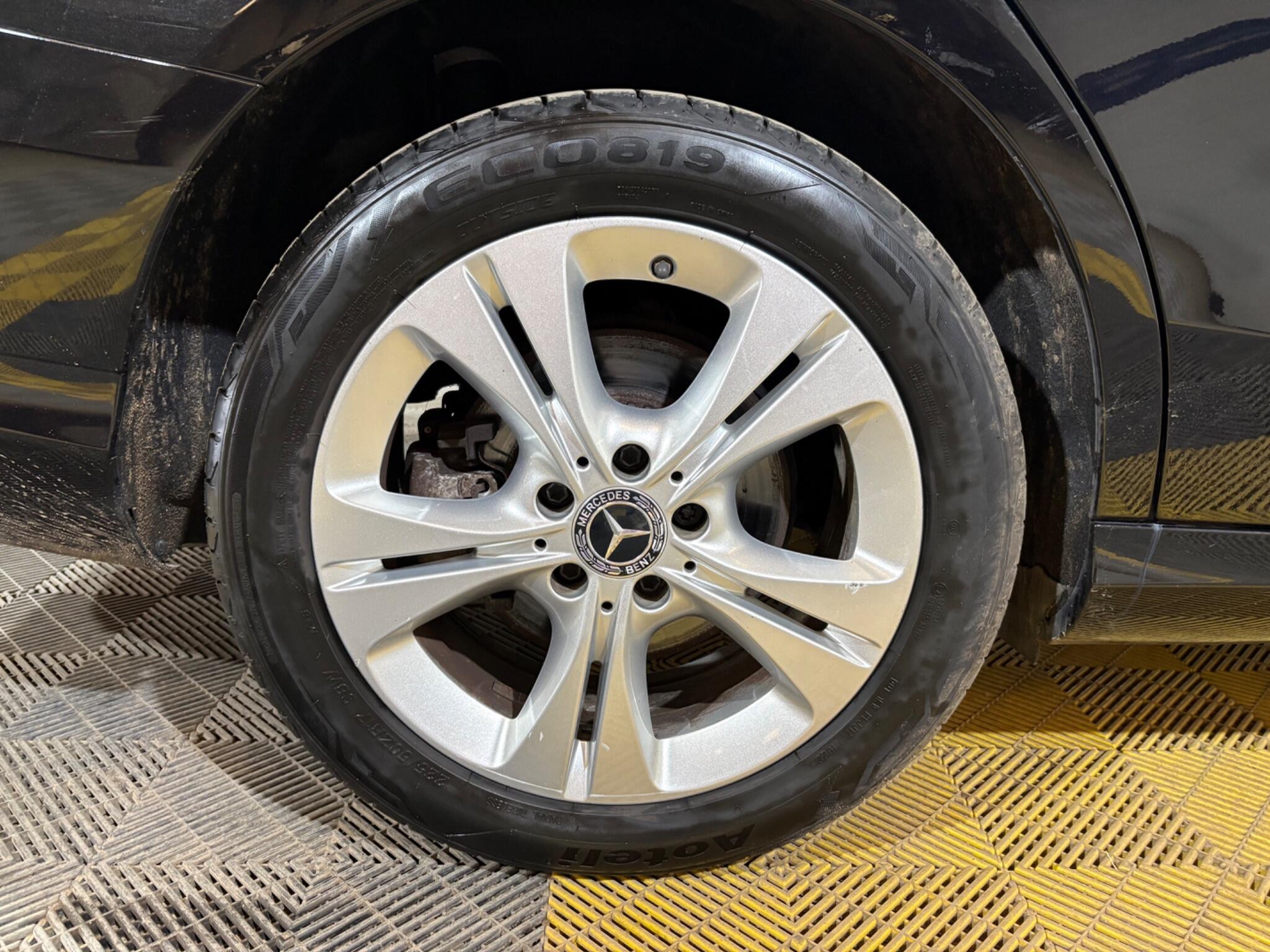 Mercedes-Benz C Class view 12