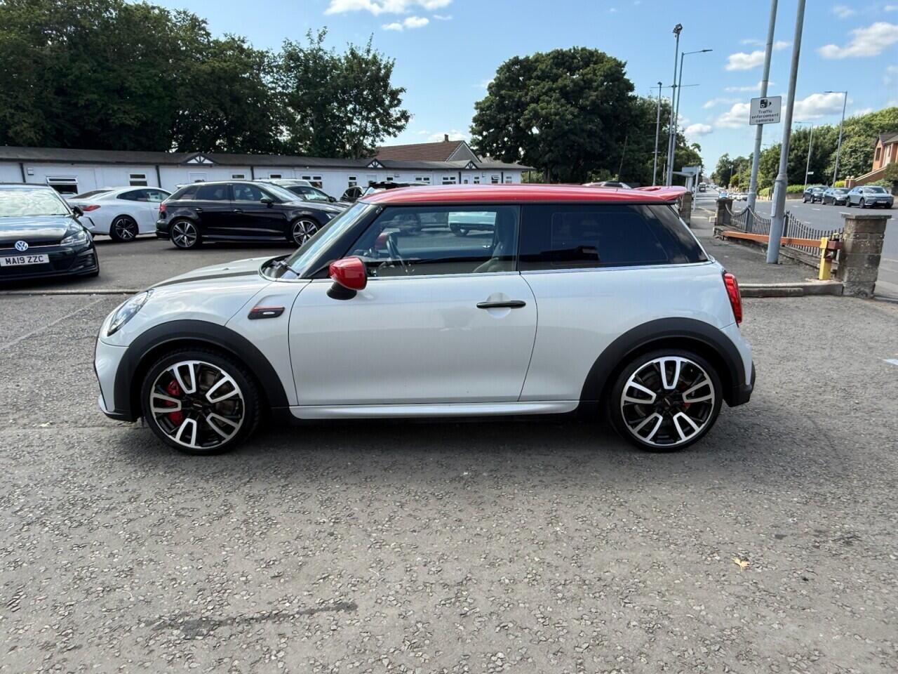Mini Hatch view 10