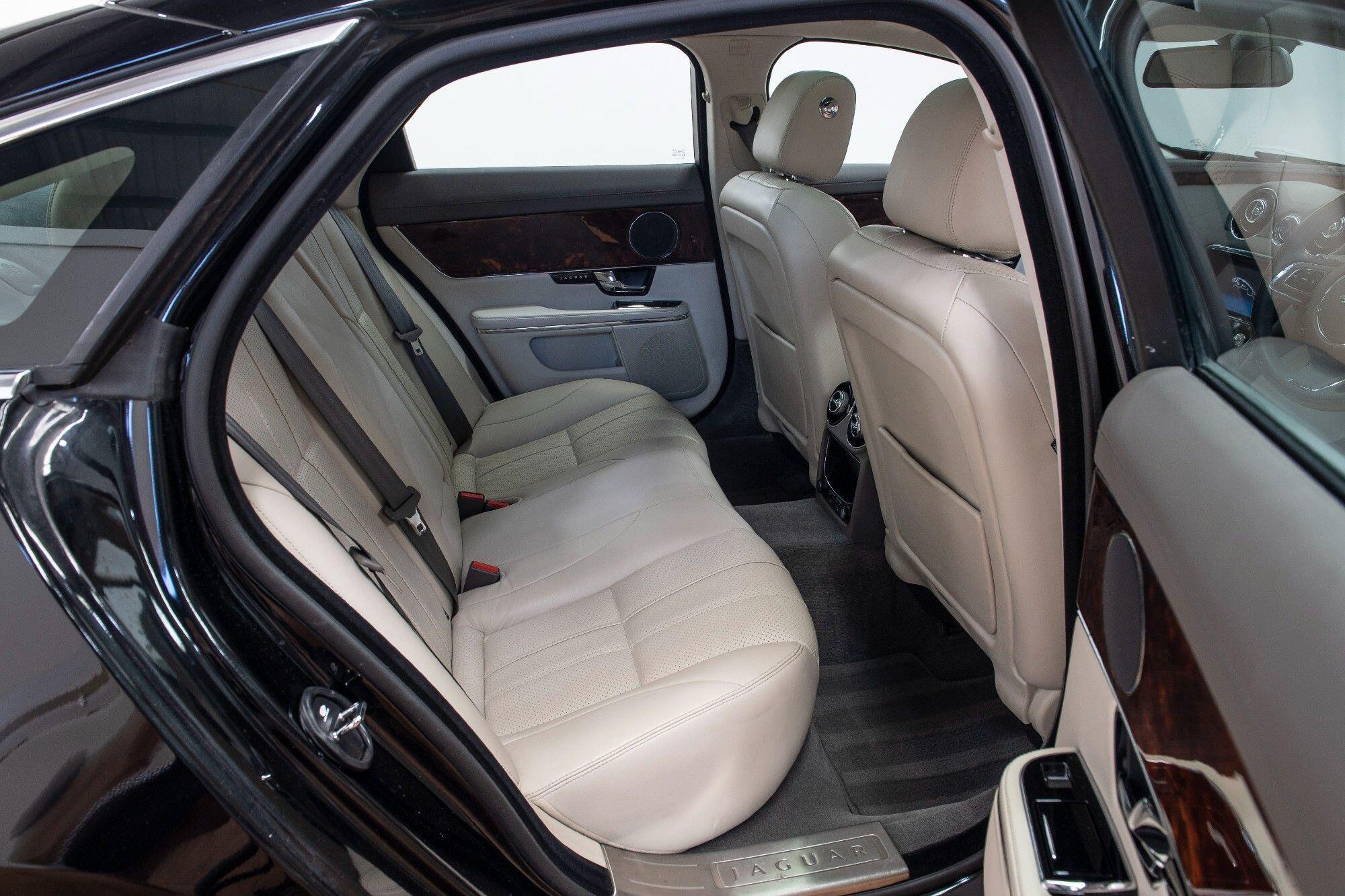 Jaguar XJ view 20