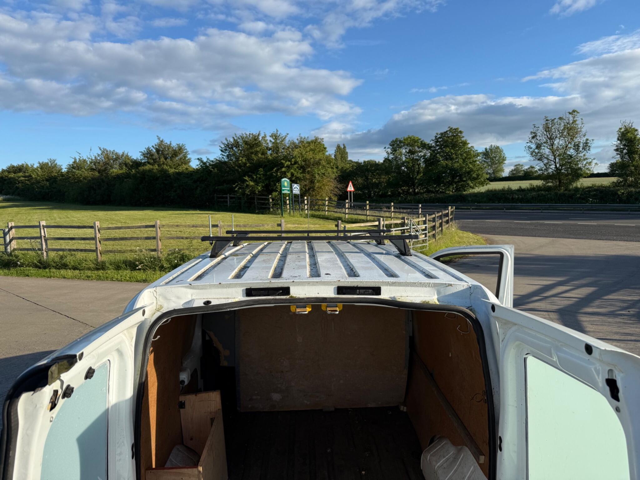 Ford Transit Connect 1.8 TDCi T200 LX L1 H1 4dr — photo 38 of 86